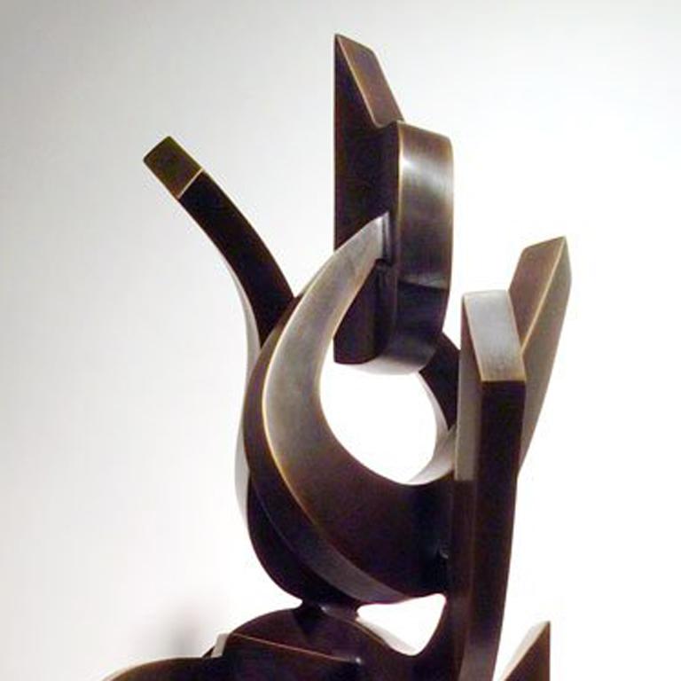 „Naj“, Auflage 7, zeitgenössische abstrakte Tischskulptur aus Bronze (Abstrakt), Sculpture, von Kevin Barrett