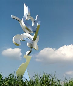 "Naj II" di Kevin Barrett, scultura astratta in alluminio e metallo in A. Silver