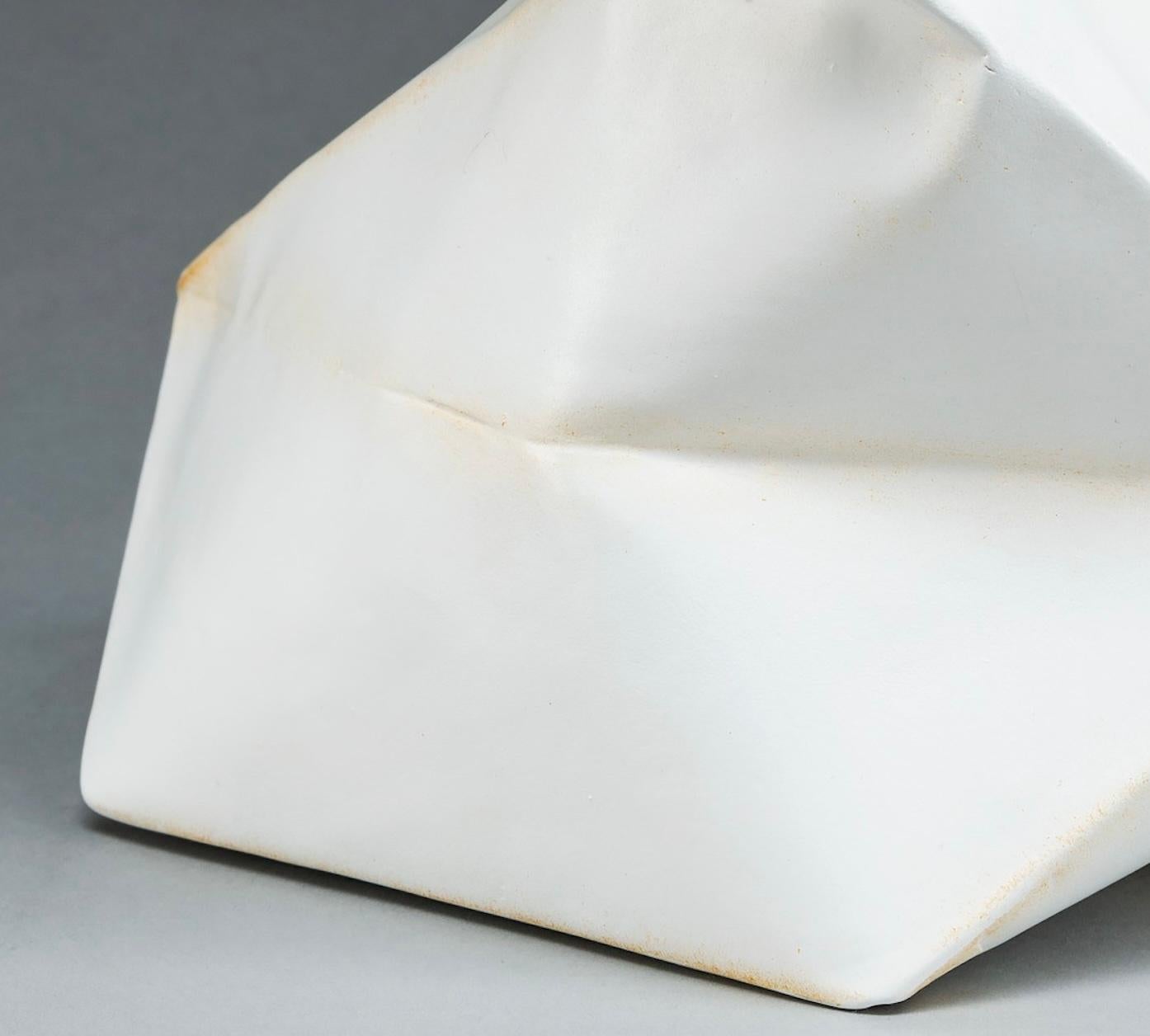 Coniglietto blu 9/50 - Sculpture Contemporaneo di Kevin Box