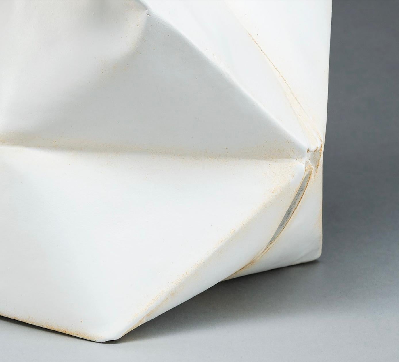 Coniglietto blu 9/50 - Figurative Sculpture Oro di Kevin Box