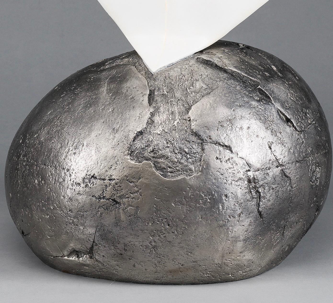 A.R.P. 2017 1/24 (forbici blu) - Figurative Sculpture Grigio di Kevin Box