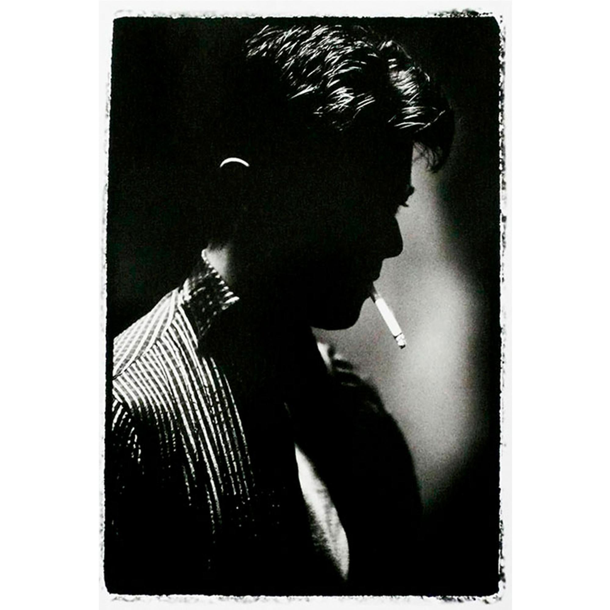 Black and White Photograph Kevin Cummins - Machine à étain David Bowie