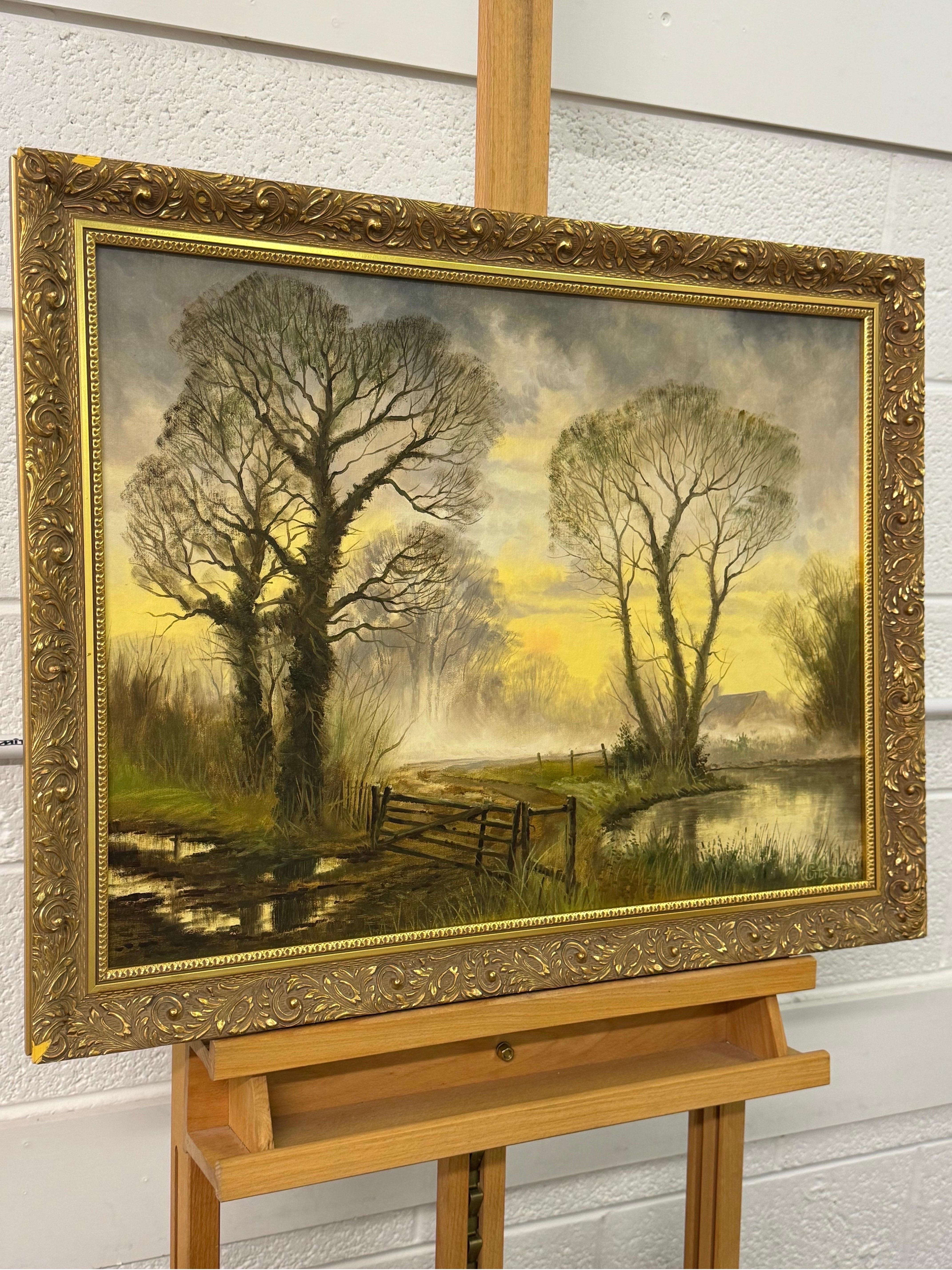 Nebbia lunare all'alba con alberi invernali in un villaggio rurale nella campagna inglese - Painting di Kevin Curtis