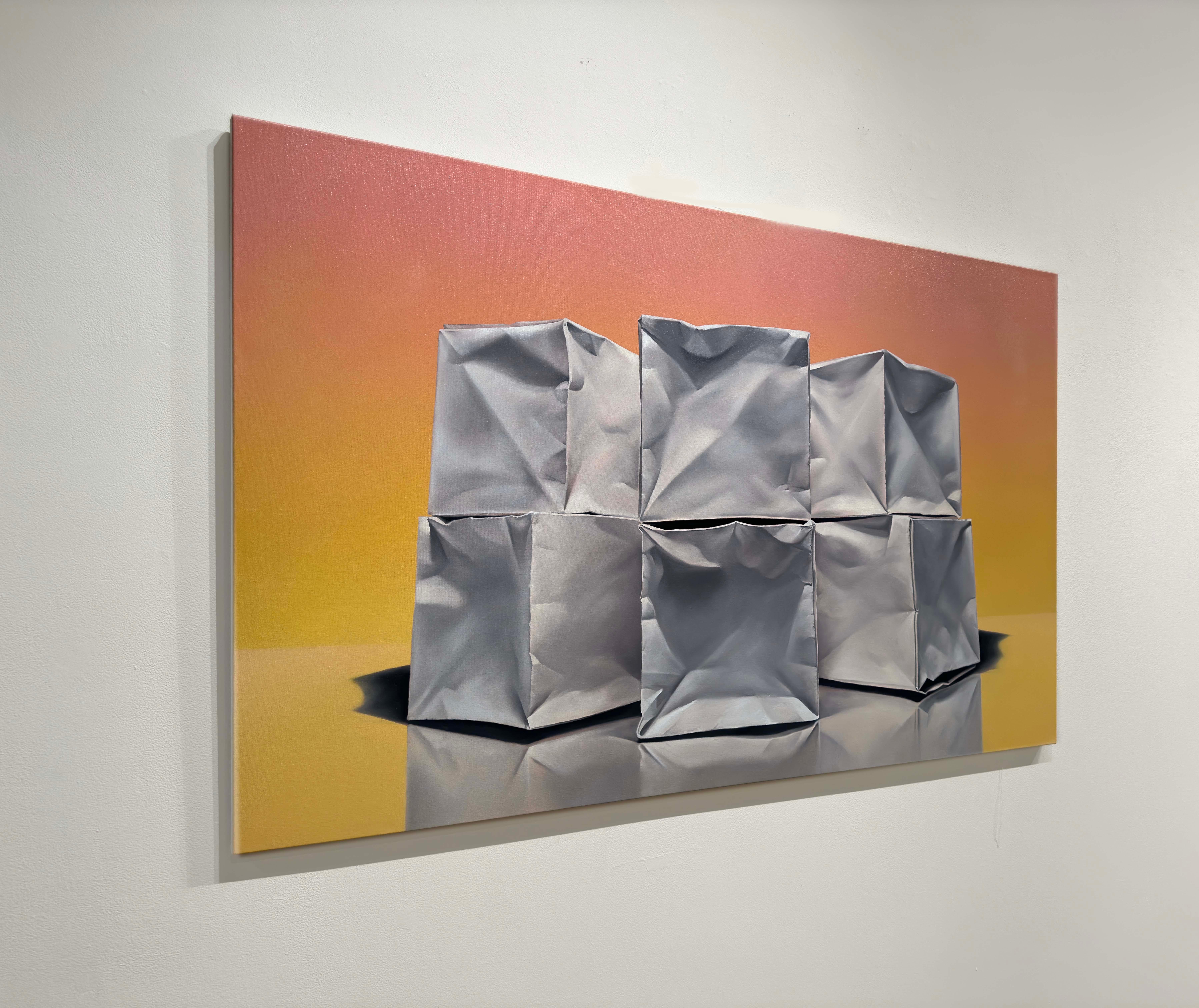 NIMBOSTRATUS – Fotorealismus / Stillleben mit Origami/Hoher farbiger Sonnenuntergang (Beige), Still-Life Painting, von Kevin Palme