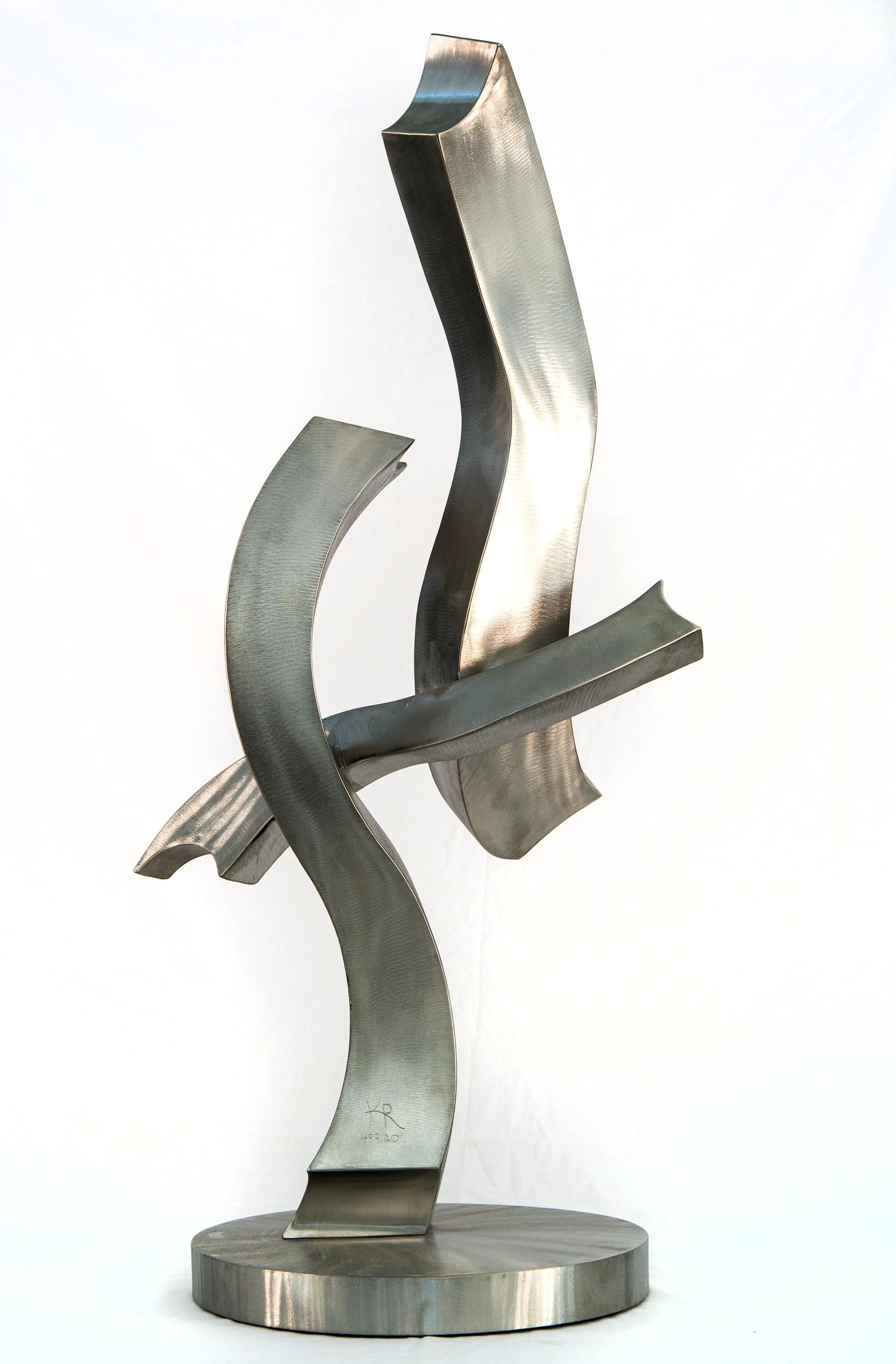Un coup de foudre d'éclat - sculpture contemporaine et abstraite en acier inoxydable forgé - Gris Abstract Sculpture par Kevin Robb