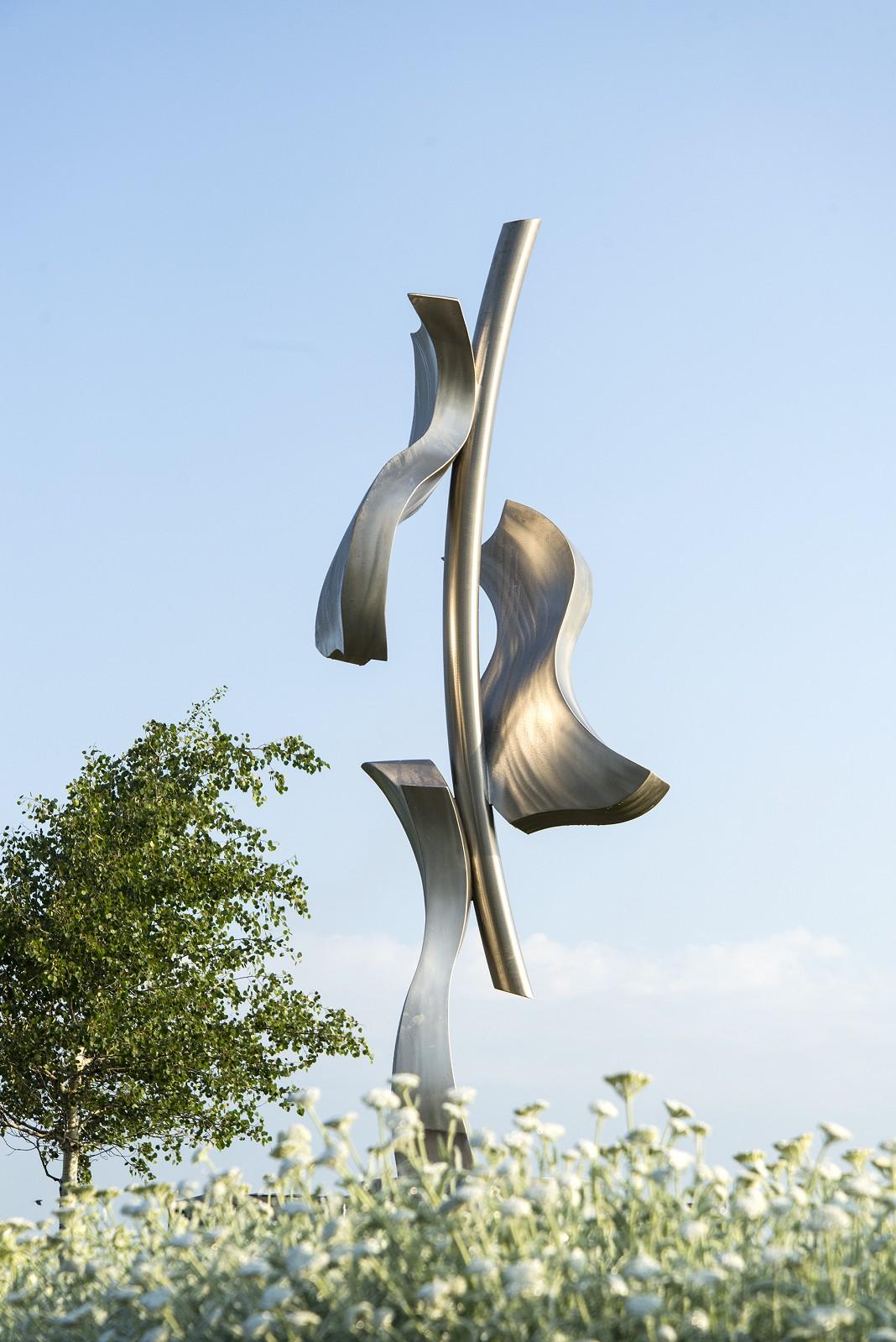 Climbing Ivy - large sweeping elongated forms, stainless steel outdoor sculpture - Sculpture by Kevin Robb