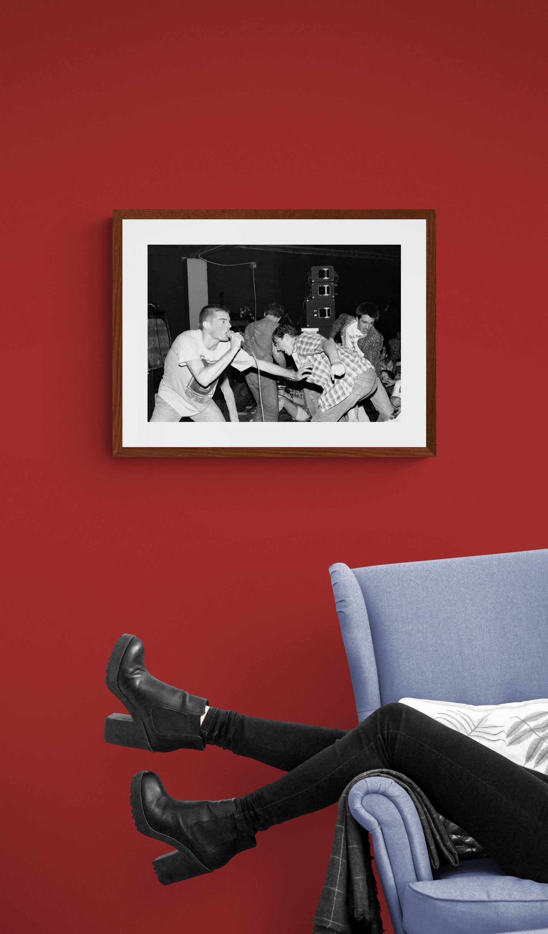 Foto Milo Ackerman von den Descendents, aufgenommen im Mi Casita am 14. Januar 1983.

Details zur Auflage: Pigmentdruck auf 100% Baumwollpapier, vom Künstler signiert und nummeriert in den Rändern, in der folgenden exklusiven, weltweit limitierten