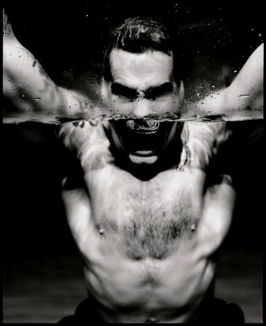 Henry Rollins

Henry Rollin in acque profonde, 

Tokyo, 

1997

da Kevin Westenberg
Edizione limitata firmata

Kevin Westenberg è famoso per aver creato immagini provocatorie ed elettrizzanti di musicisti, artisti e star del cinema di fama mondiale