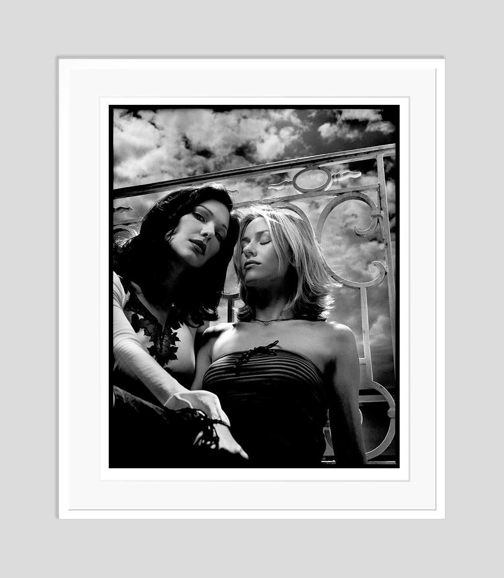 Laura und Naomi von Kevin Westenberg, signierte limitierte Auflage im Angebot 2