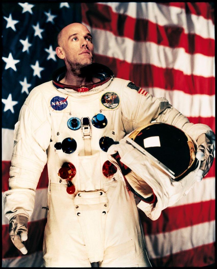 Michael Stipe

2022

por Kevin Westenberg
Edición limitada firmada

Kevin Westenberg es famoso por su creación de imágenes provocadoras y electrizantes de músicos, artistas y estrellas de cine de talla mundial desde hace más de 25 años.

Su técnica