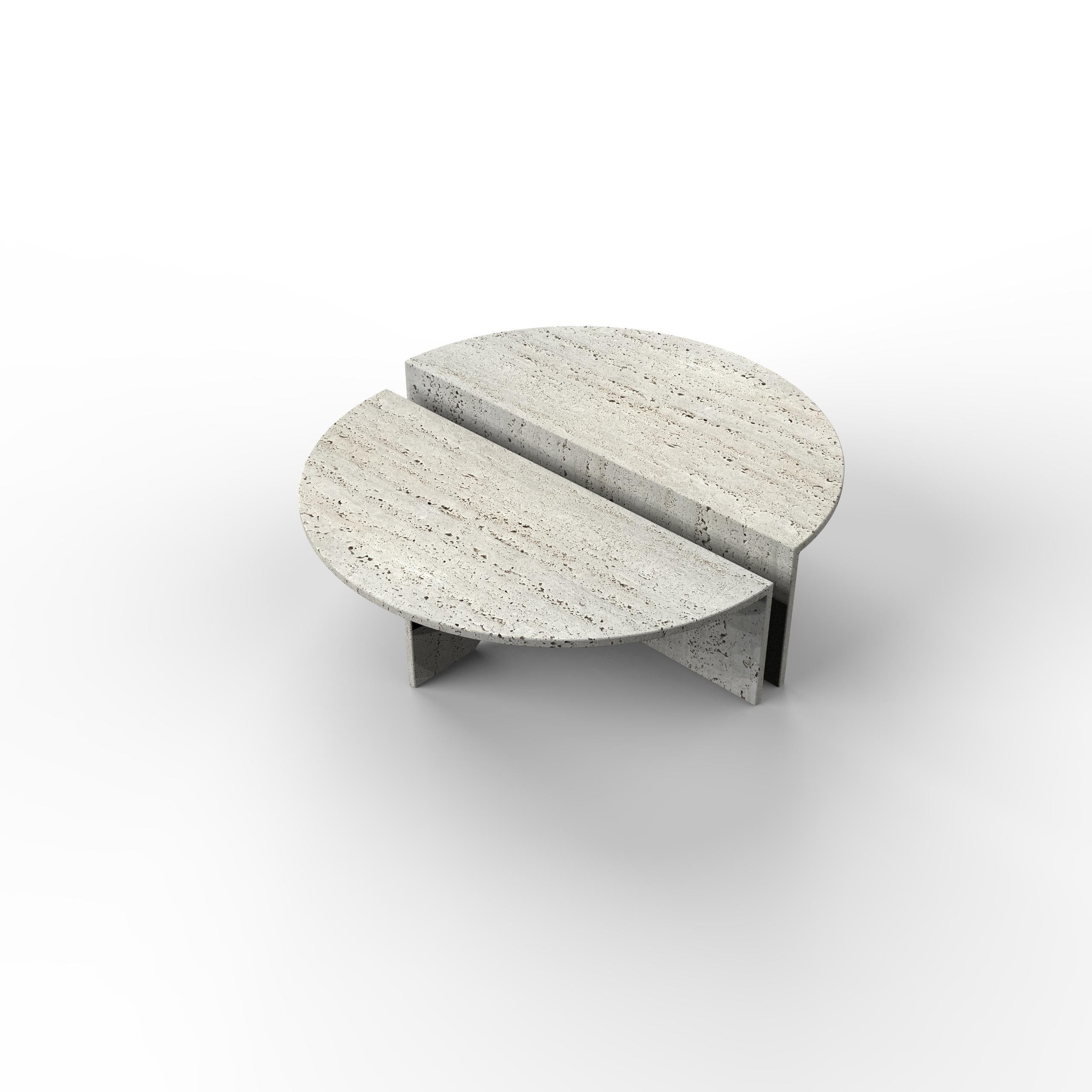 Key Italian Travertine Marble Coffee Table Bespoke Collectible Furniture Spain
Table basse Key : Harmonie sculpturale en marbre travertin
La table basse Key est une expression raffinée du design contemporain, où la pierre naturelle et la clarté