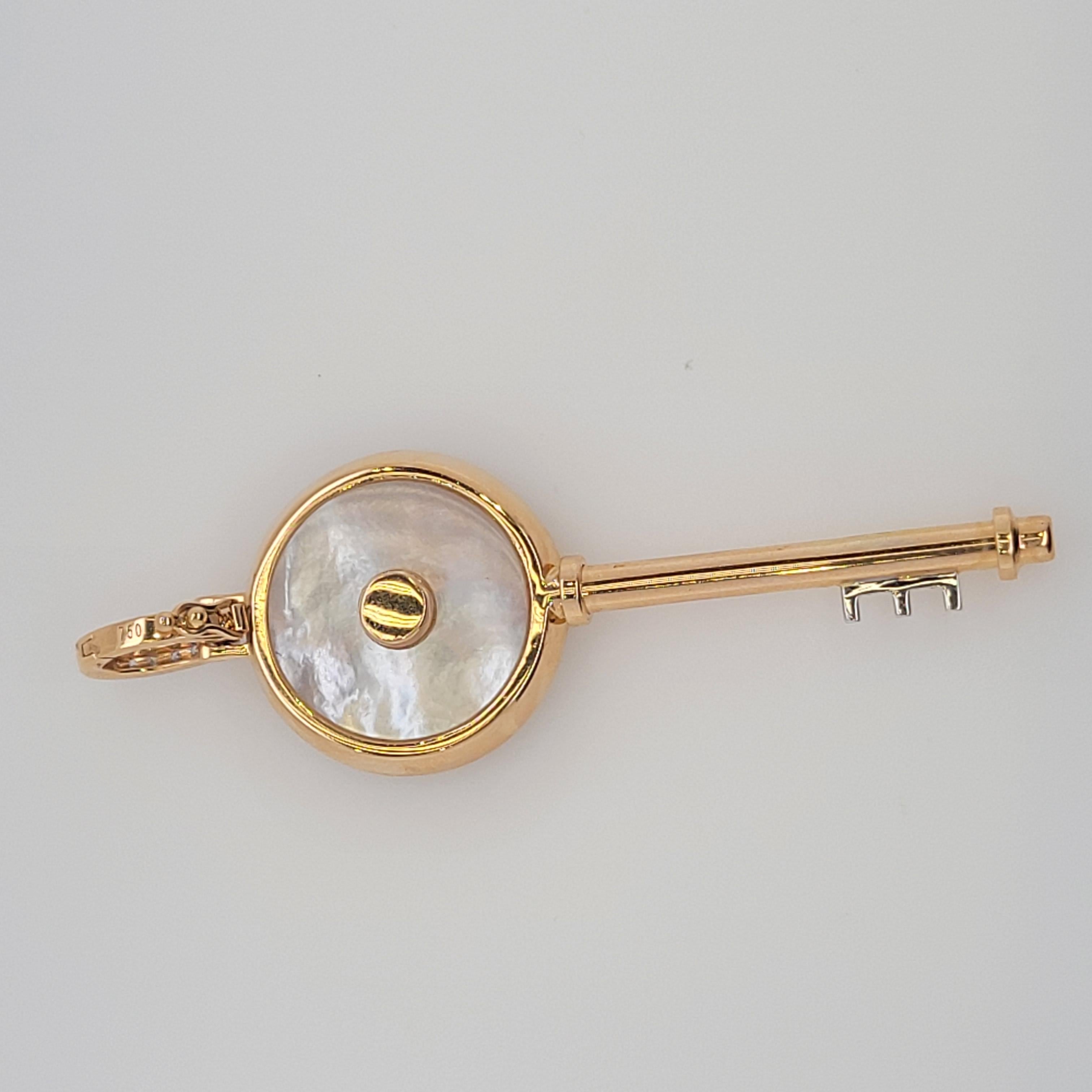 Key Magic Pendant in 18k Gold with Diamonds and Pearl Shell For Sale 4