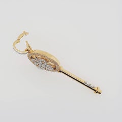 Key Magic Pendant in 18k Gold with Diamonds and Pearl Shell