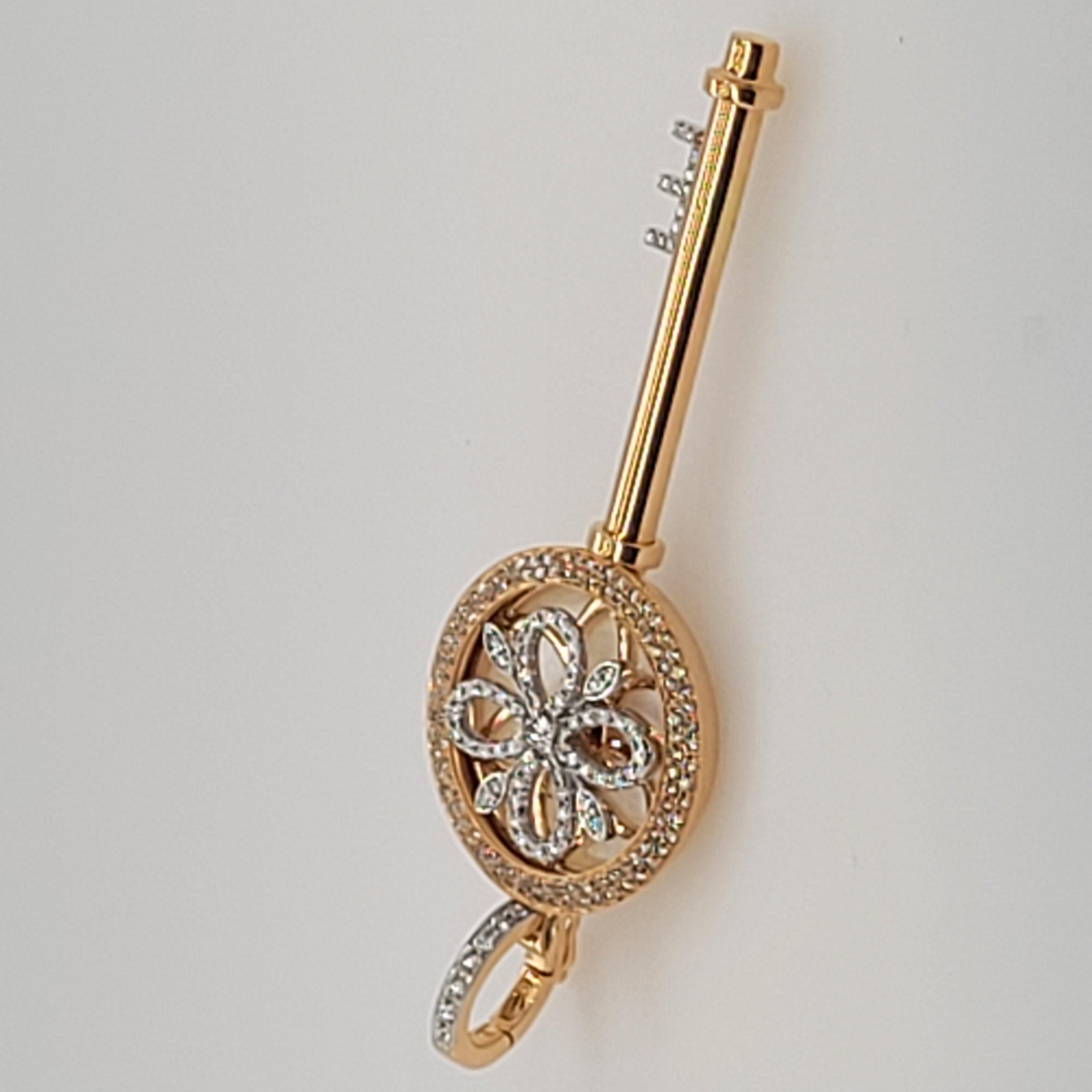 Key Magic Pendant in 18k Gold with Diamonds and Pearl Shell In New Condition For Sale In Hong Kong, HK