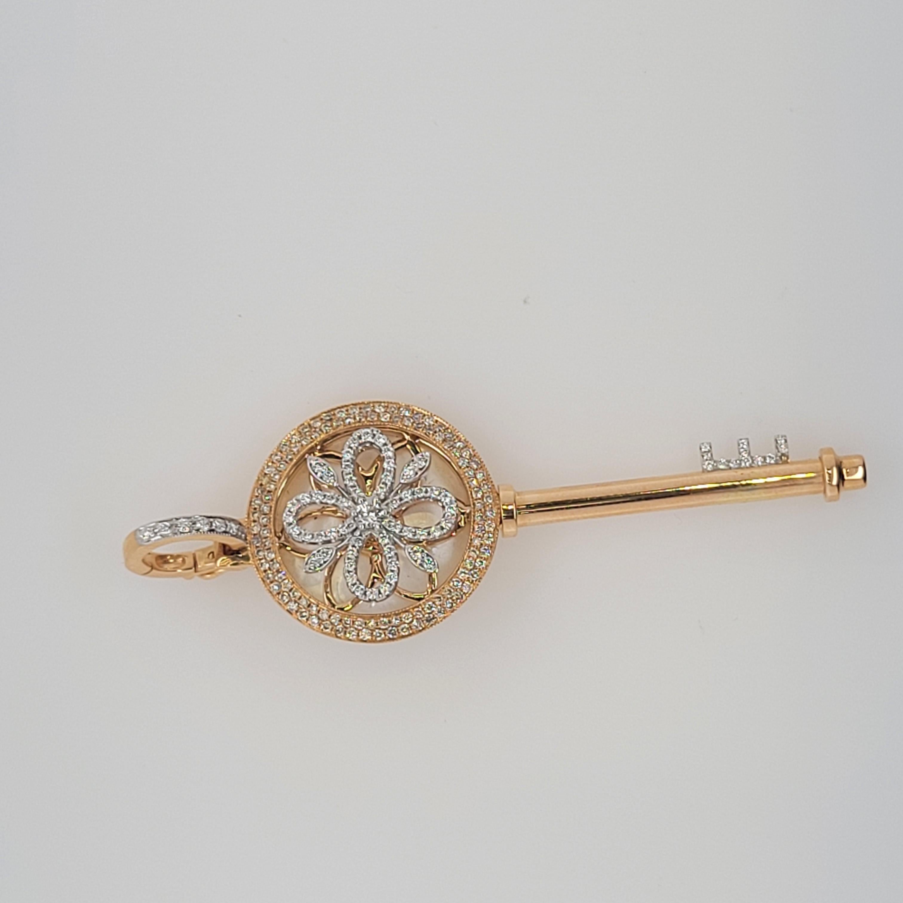 Pendentif magique clé en or 18 carats avec diamants et coquille de perles en vente 2