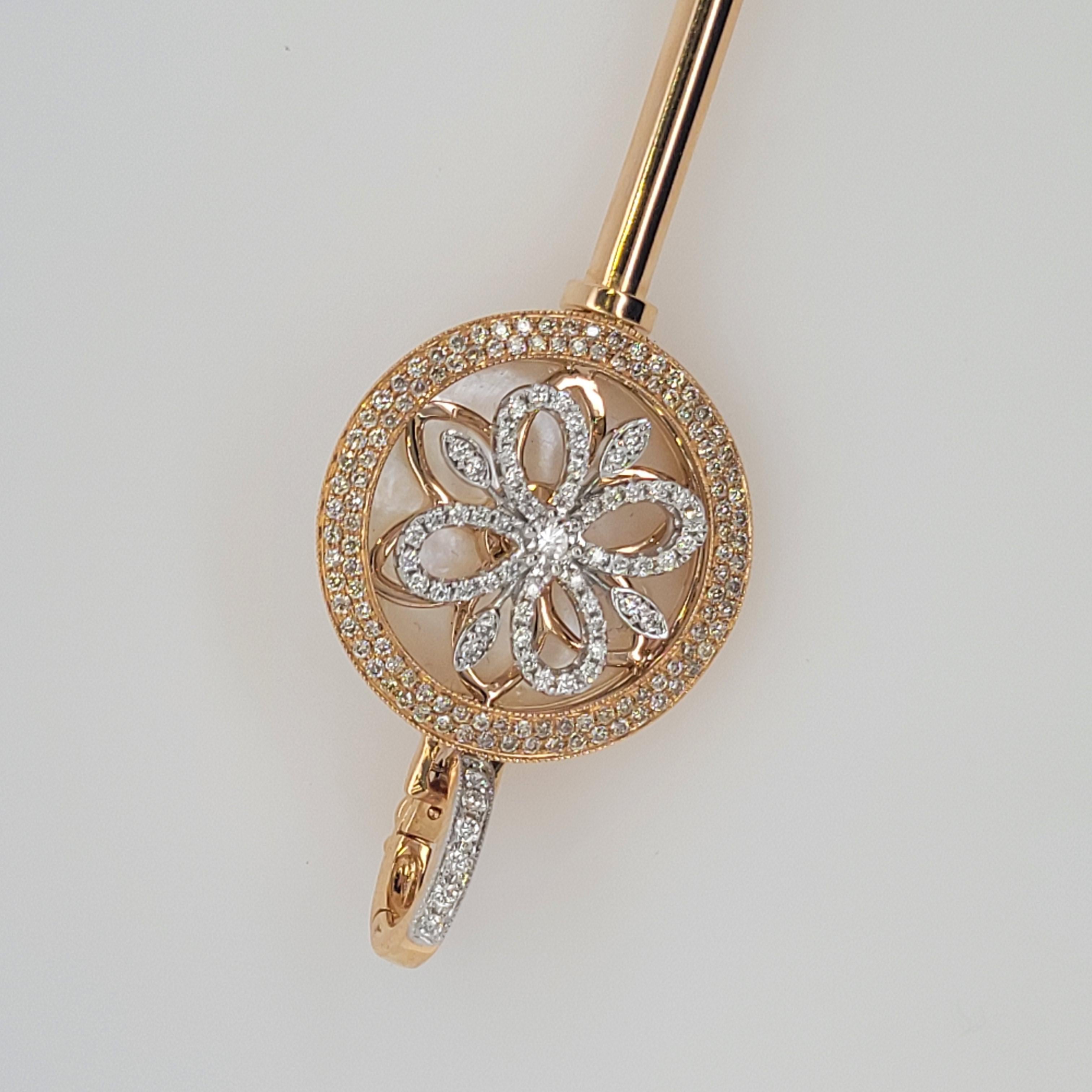 Ciondolo Key Magic in oro 18 carati con diamanti e conchiglia di perle in vendita 3