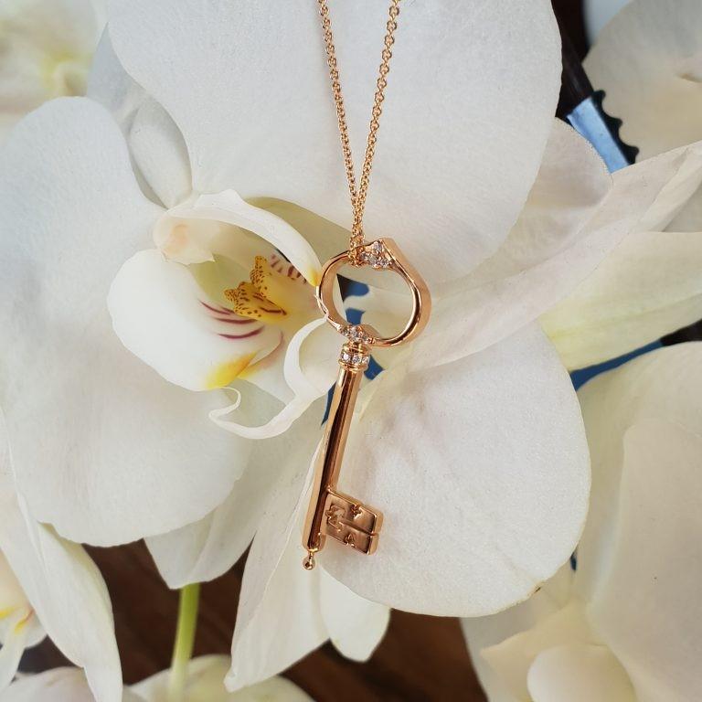 Modern Key of Amsterdam Pendant Rose Gold and Diamonds For Sale
