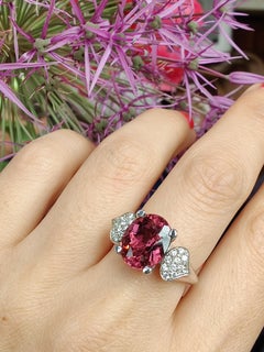 Anillo de oro blanco «Key of Amsterdam» con rubelita y diamantes en pavé