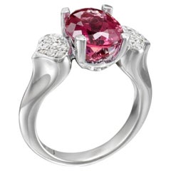 Anillo de oro blanco «Key of Amsterdam» con rubelita y diamantes en pavé