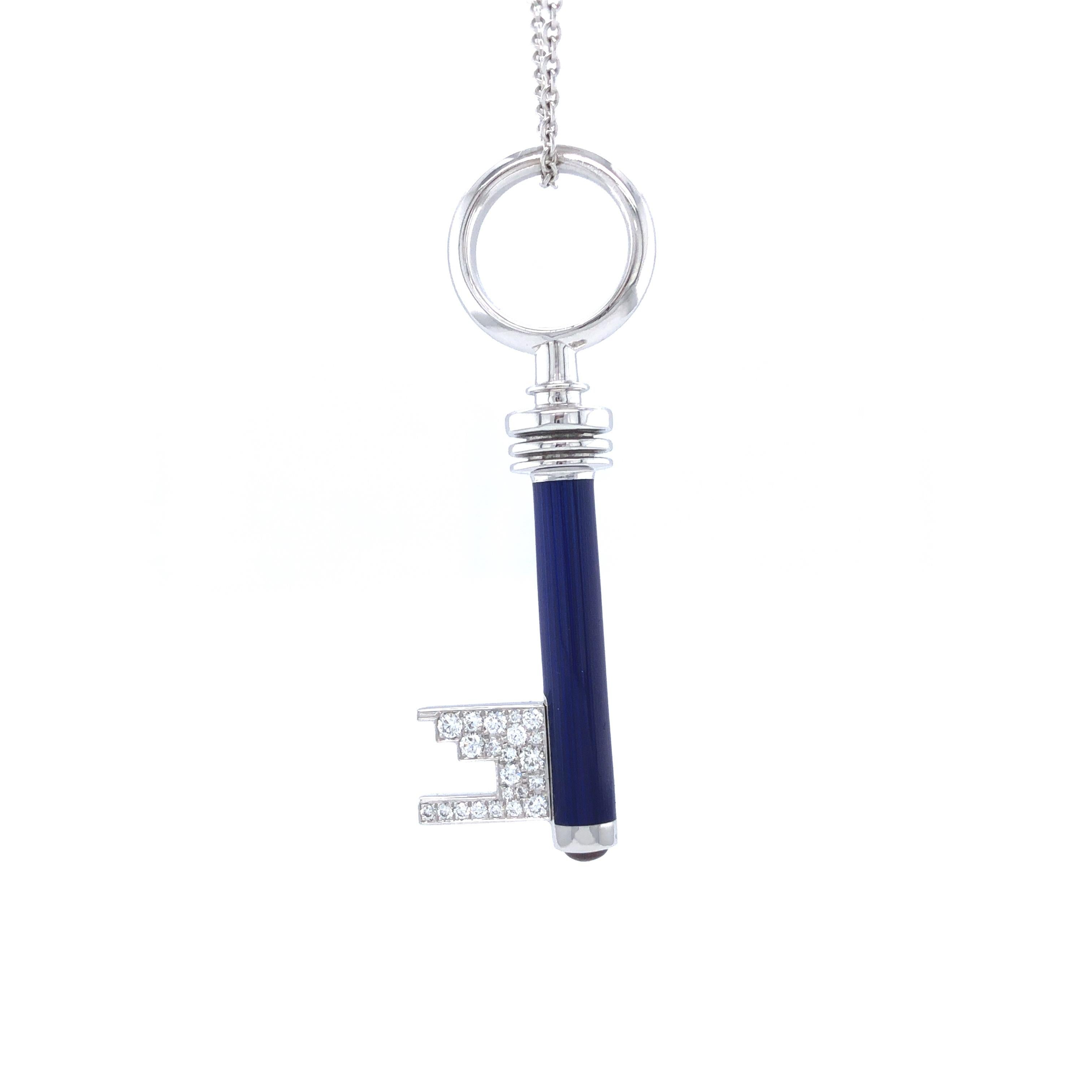 Halskette mit Schlüsselanhänger, 18k Weißgold Blau Emaille 44 Diamanten 0,36 Karat GVS Rubellit Damen im Angebot