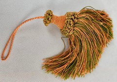 Key Tassel or Gland Clé in Corally Pink and Avocado