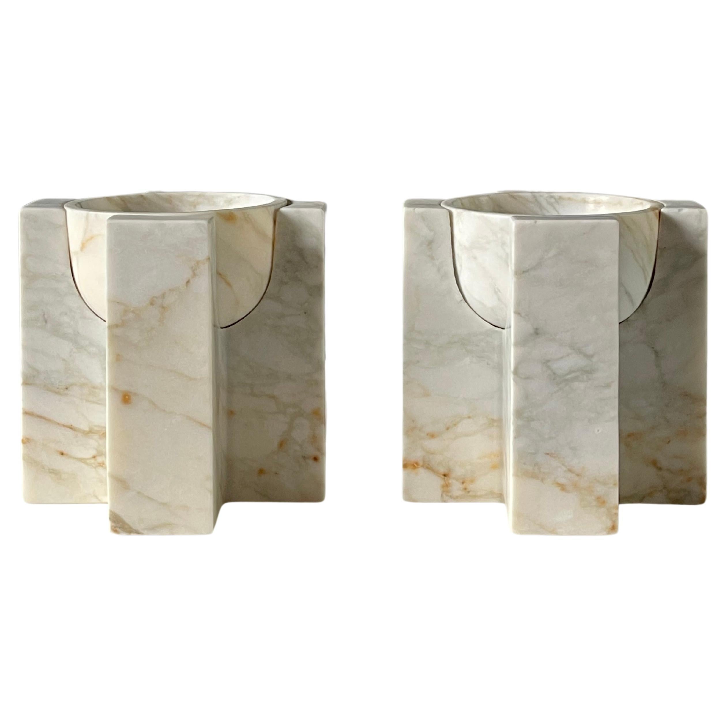 KEY Tidy  / Arno Declercq 
2017 / Calacatta oro marble
20 x 20 x h.20 cm

Mystical and minimalistic, precious and brutalist, tribal and poetic, « Key » evokes at the same time oblation, the palm of the hand and fine gesture. Intimately connected to