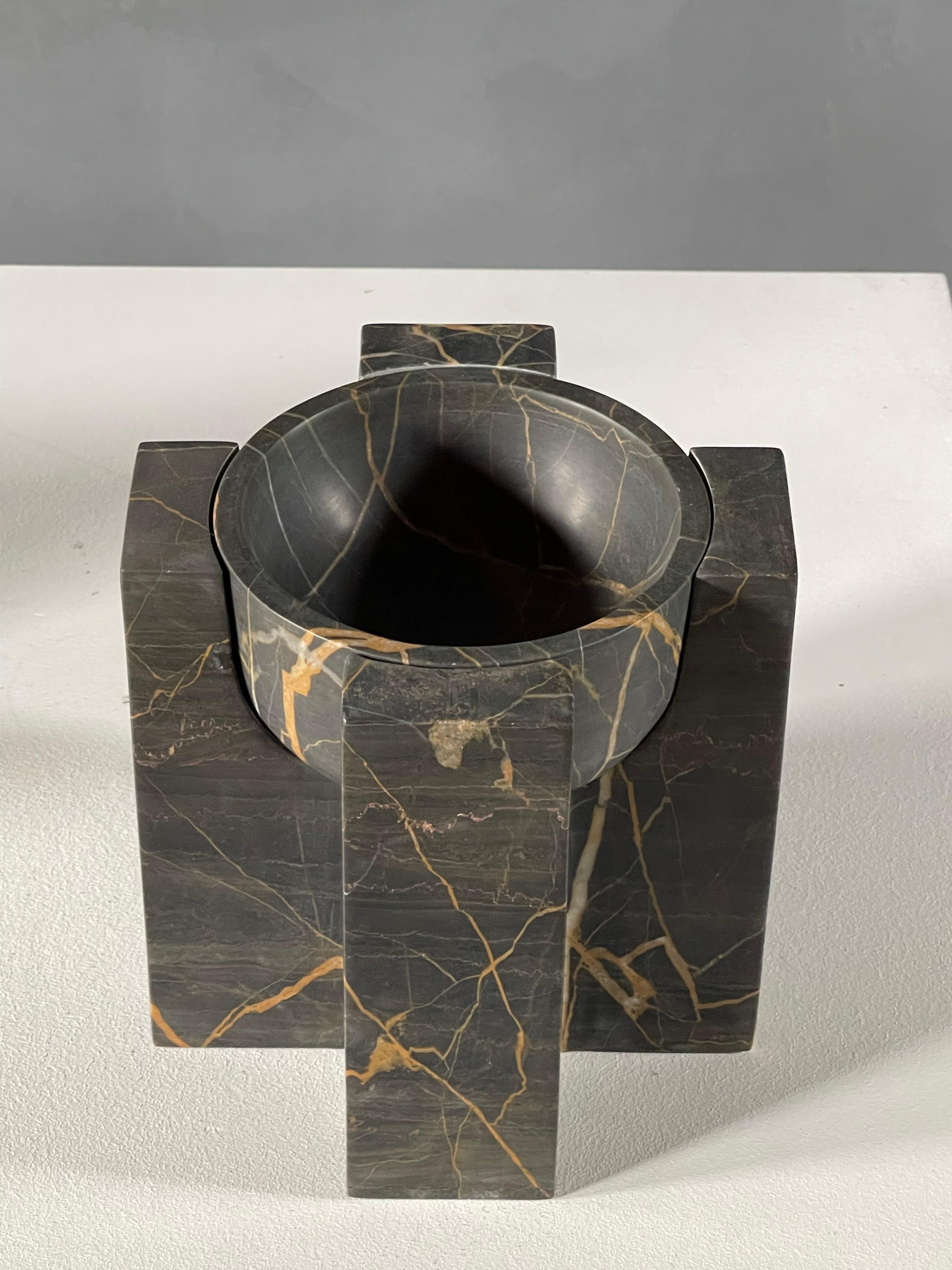 KEY Tidy  / Arno Declercq 
2017 / Saint Laurent marble
20 x 20 x h.20 cm

Mystical and minimalistic, precious and brutalist, tribal and poetic, « Key » evokes at the same time oblation, the palm of the hand and fine gesture. Intimately connected to