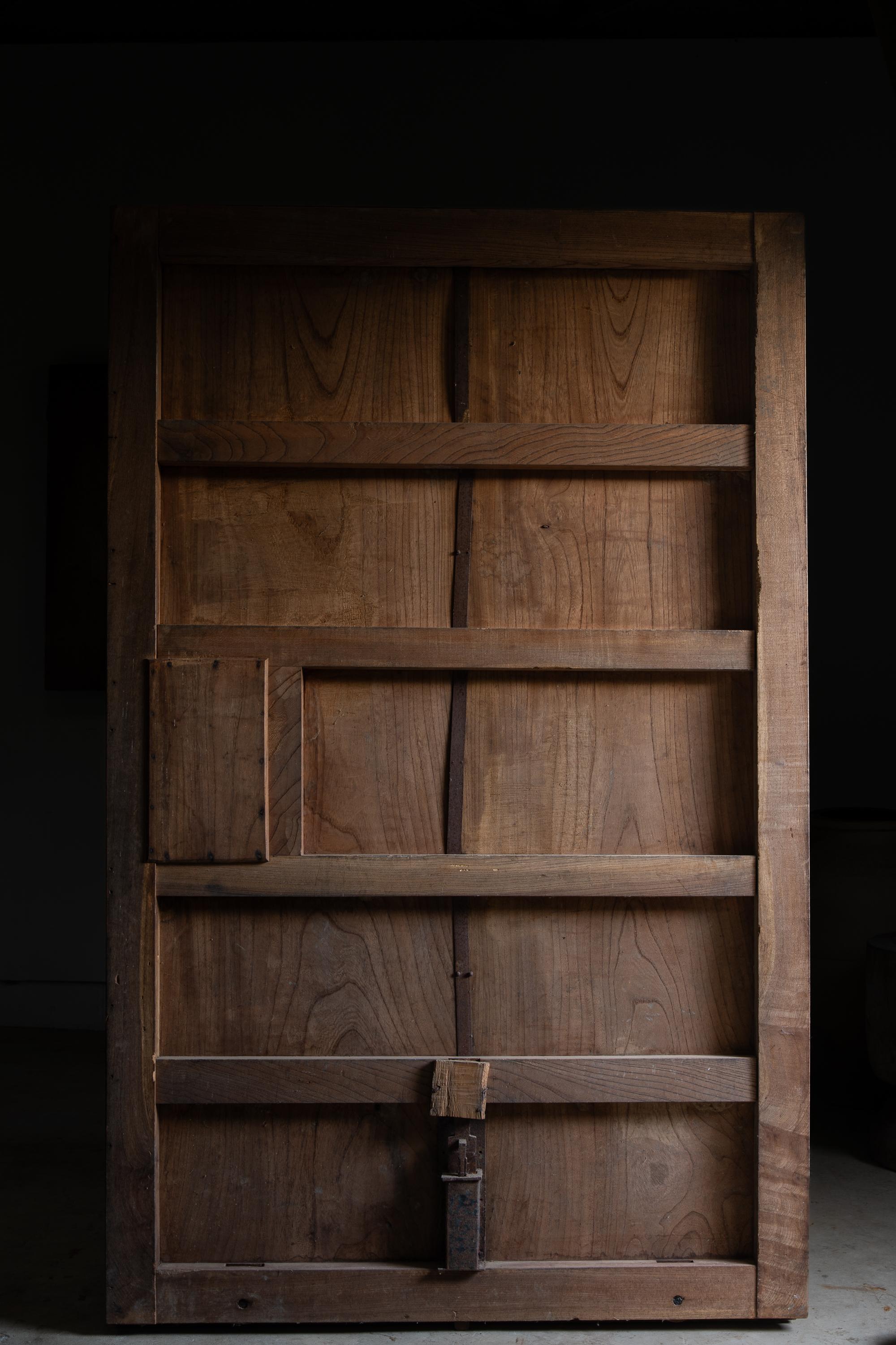 Grande porte de magasin d'antiquités Keyaki zelkova des années 1900, Kurado. wabi sabi en vente 2