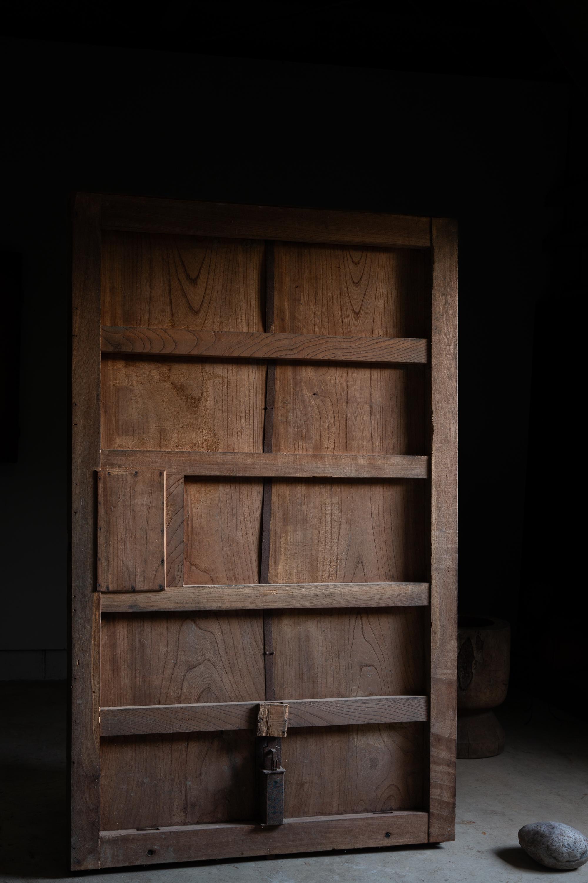Grande porte de magasin d'antiquités Keyaki zelkova des années 1900, Kurado. wabi sabi en vente 3