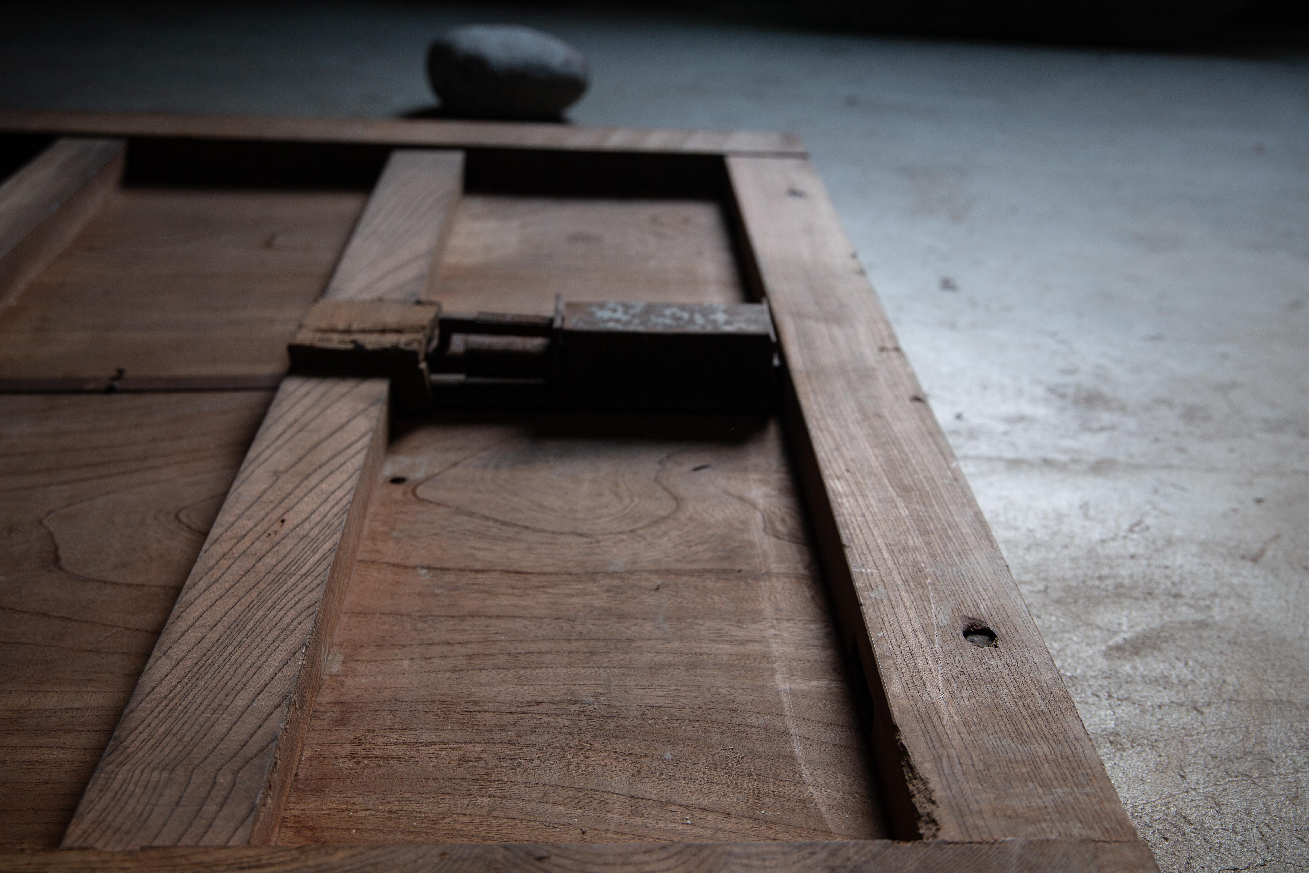Grande porte de magasin d'antiquités Keyaki zelkova des années 1900, Kurado. wabi sabi en vente 5