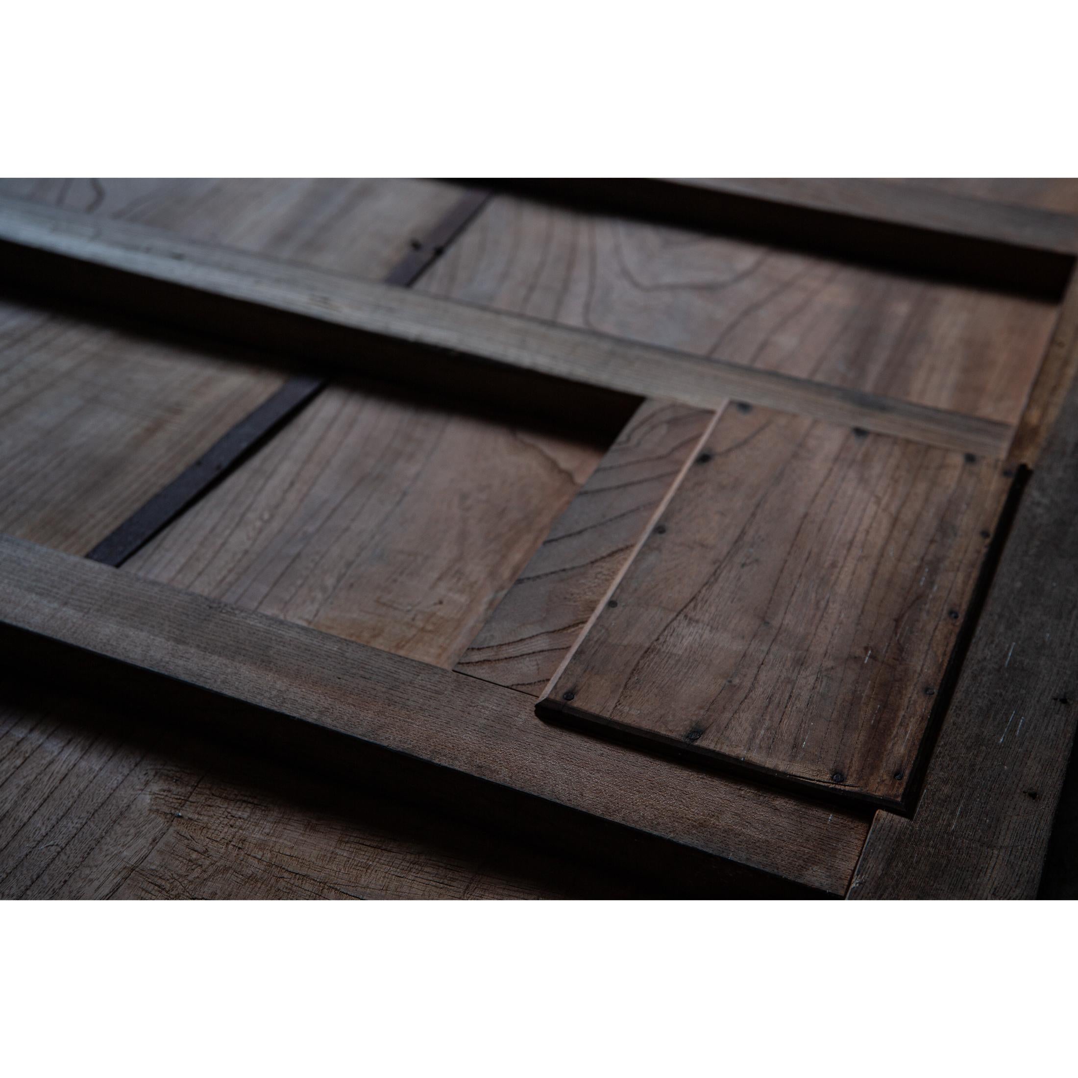 Taisho Grande porte de magasin d'antiquités Keyaki zelkova des années 1900, Kurado. wabi sabi en vente