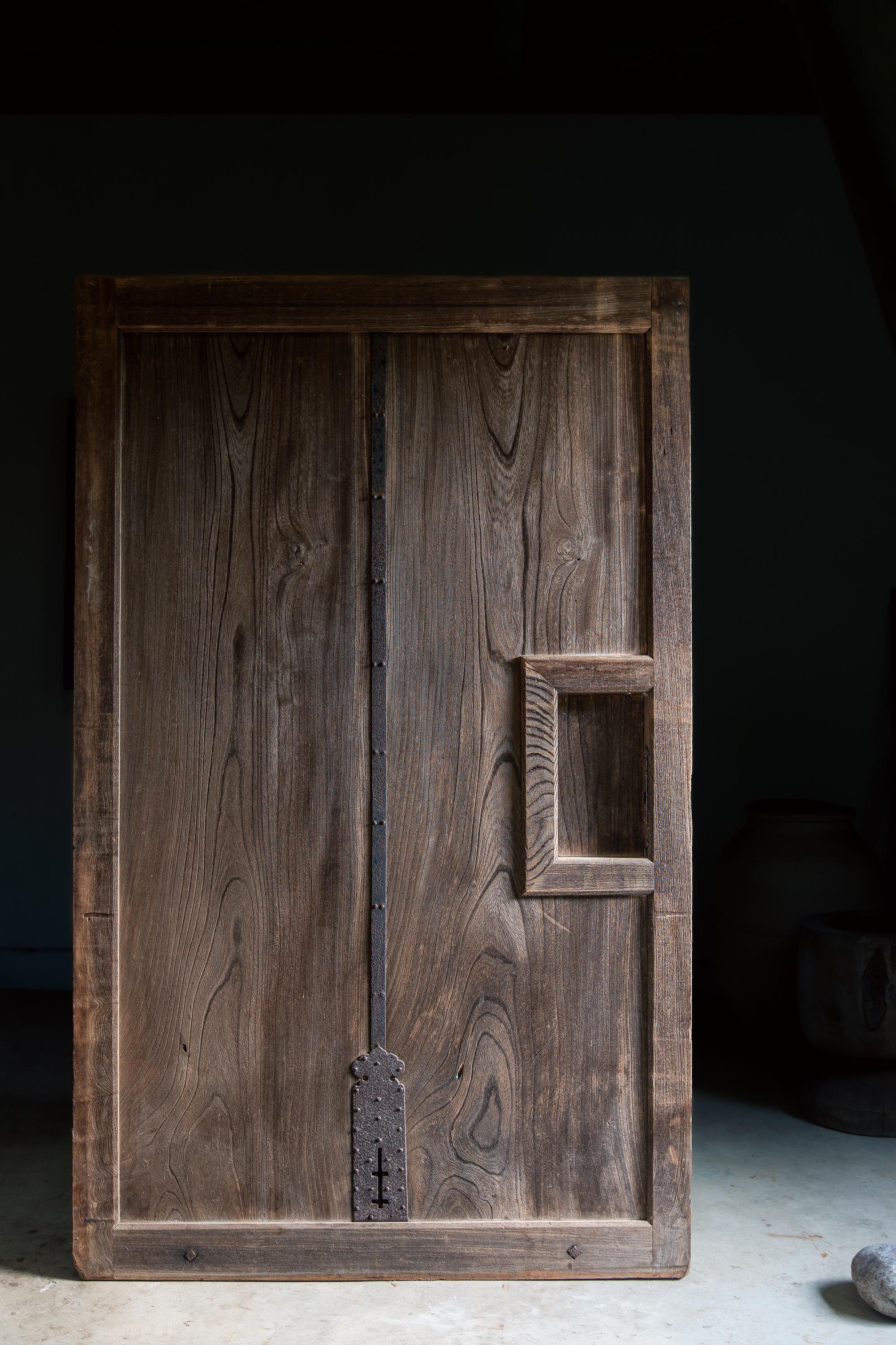 Grande porte de magasin d'antiquités Keyaki zelkova des années 1900, Kurado. wabi sabi en vente 8