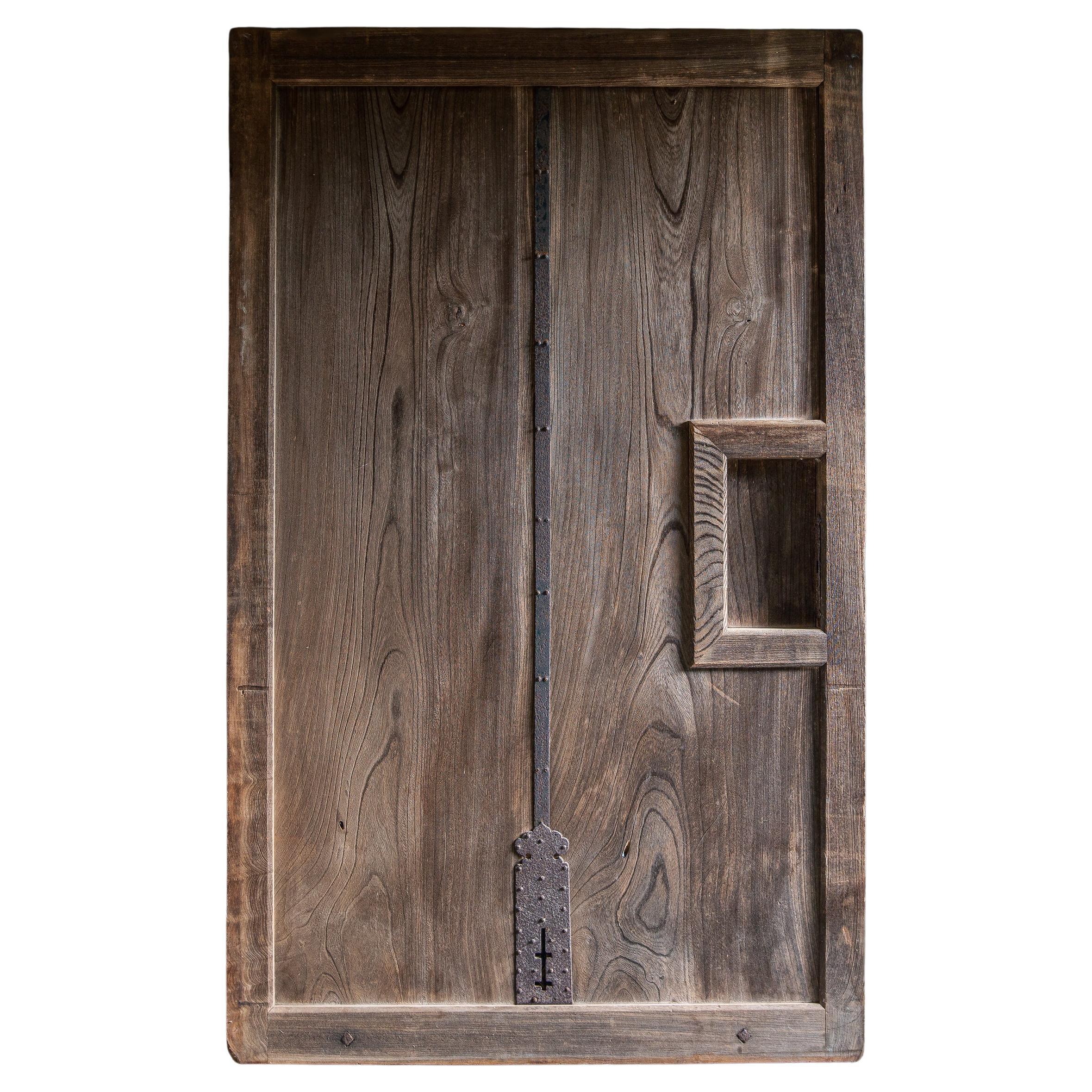 Grande porte de magasin d'antiquités Keyaki zelkova des années 1900, Kurado. wabi sabi en vente