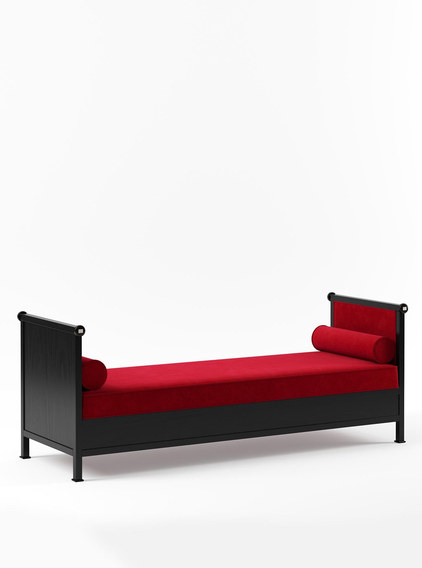 The Keys collection draws inspiration from the bold simplicity of early 20th-century design, reflecting the geometric clarity of Koloman Moser’s work within the Vienna Secession movement. While rooted in historical references, the collection
