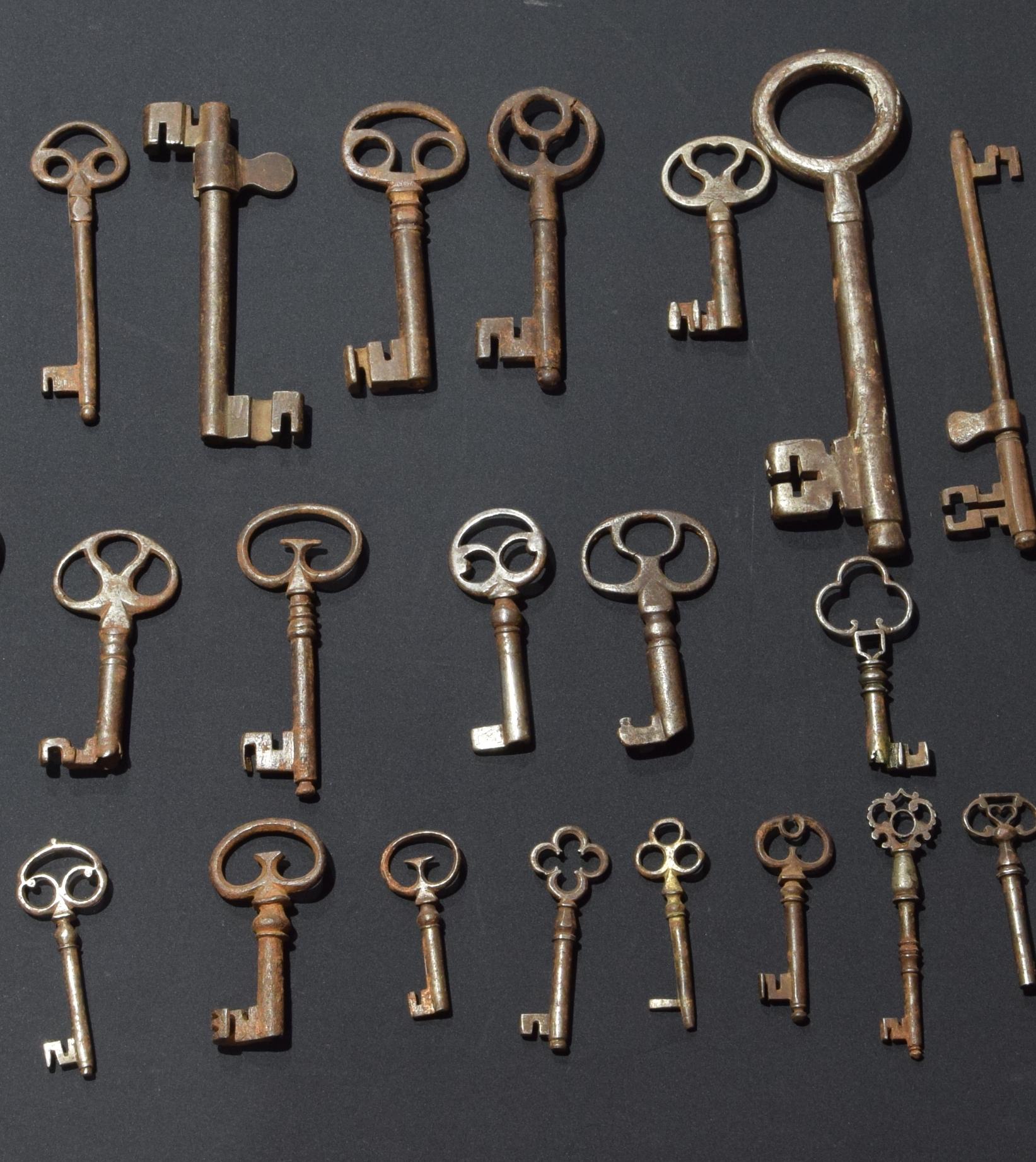 Keys, Iron Fitting and Lock Collection, Wrought Iron, 17th-19th Century In Fair Condition For Sale In Madrid, ES
