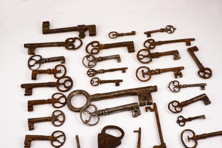 Ancienne Clé En Fer Forgé - XVIIe Siècle - Objet Décoratif Antique