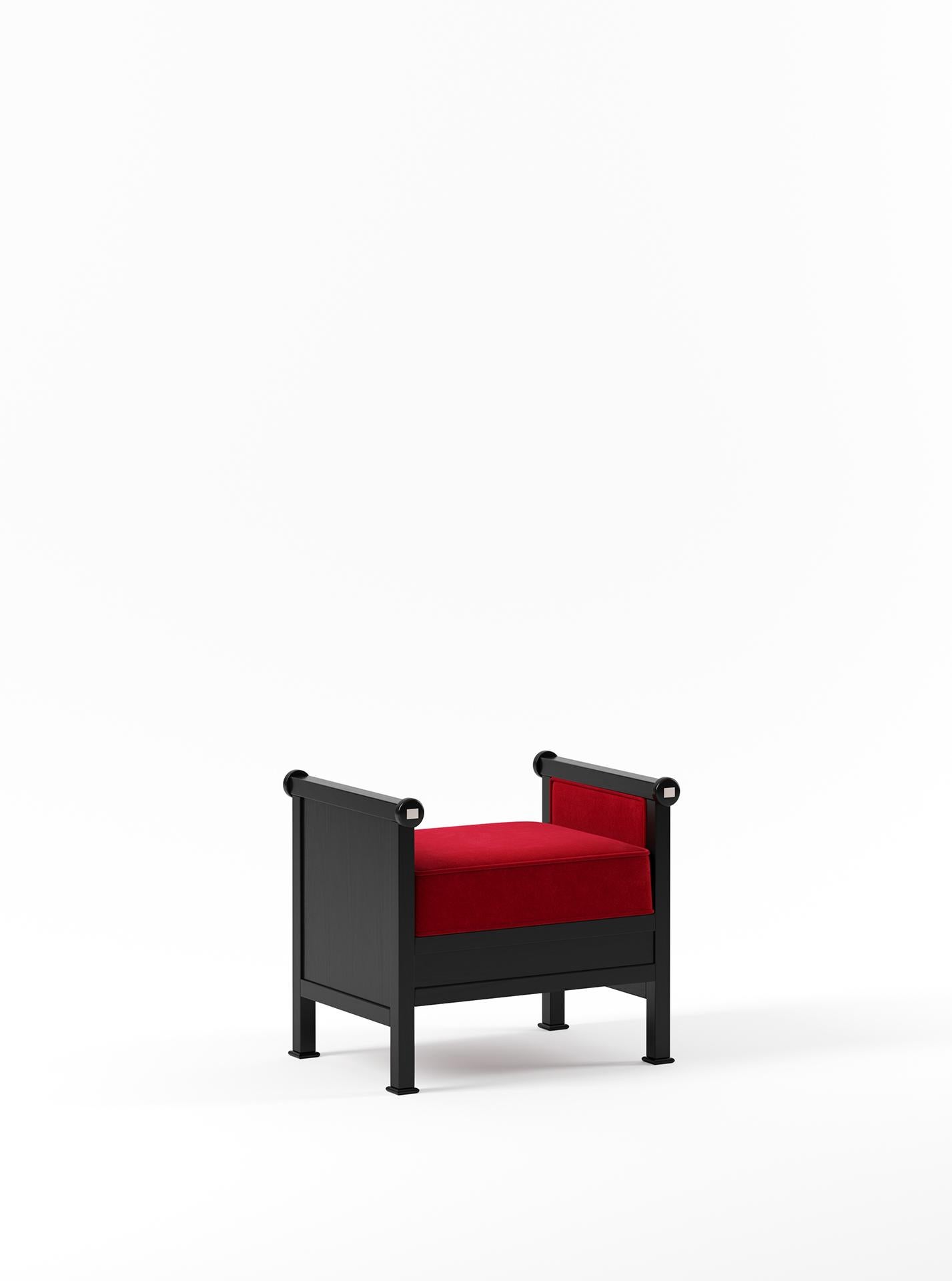 La collection Keys s'inspire de la simplicité audacieuse du design du début du XXe siècle, reflétant la clarté géométrique du travail de Koloman Moser au sein du mouvement de la Sécession viennoise. Bien qu'enracinée dans des références historiques,