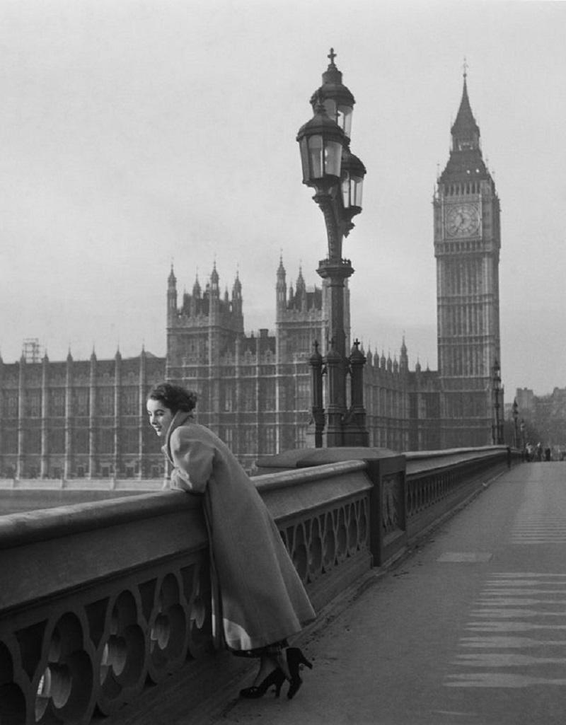 "Taylor in London" von Keystone Features

November 1948: Die Schauspielerin Elizabeth Taylor auf der Westminster Bridge in London.

Ungerahmt
Papierformat: 16 "x 12'' (Zoll)
Gedruckt 2022 
Silbergelatine-Faserdruck