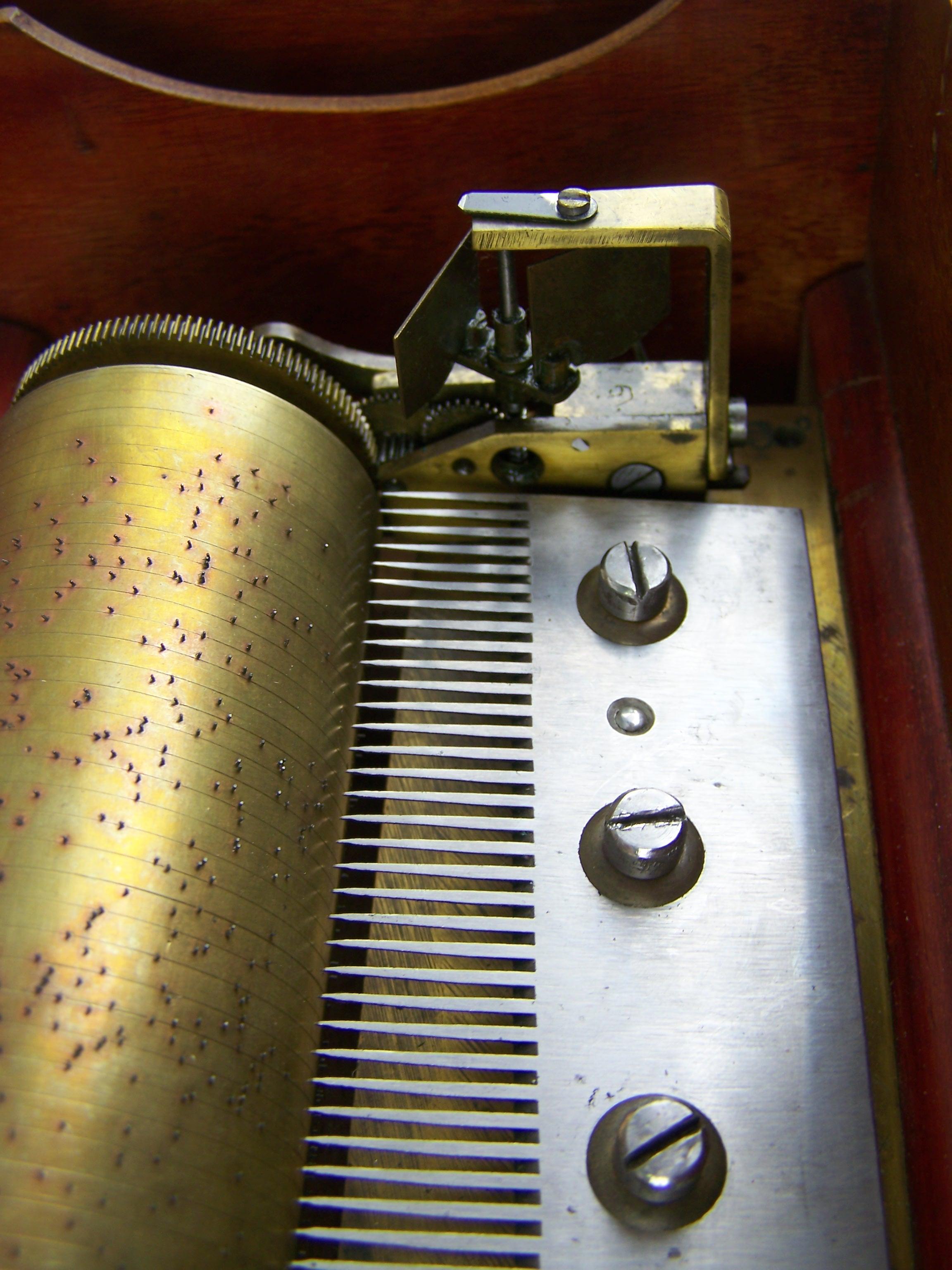19th Century Keywind 6 tune music box For Sale
