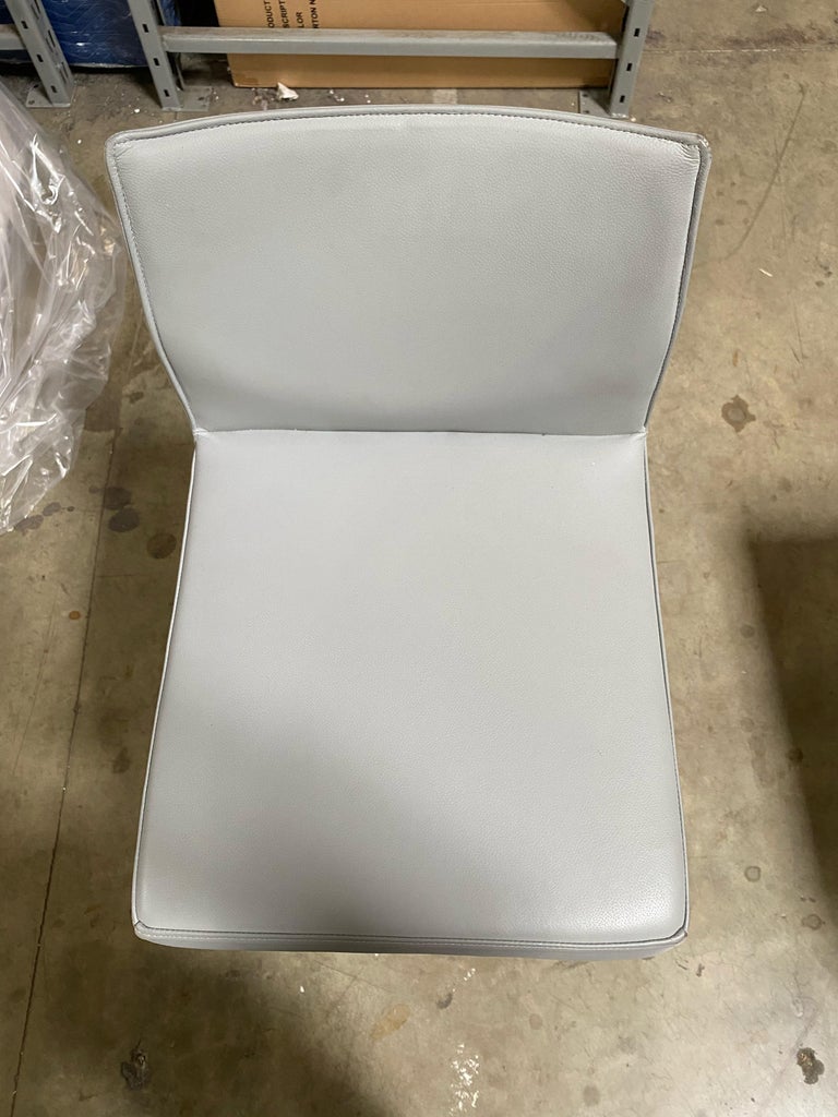 Glooh adjustable and swivel stool
Chrome frame M07
Measures: Seat height: 24-32