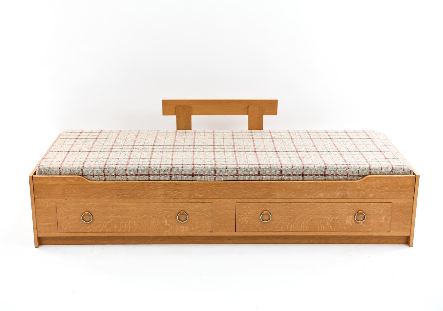 Cozy up on this Danish midcentury oak daybed manufactured by Køge Maskinsnedkeri. Featuring a set of double drawers with round metal and leather pulls perfect for storing books, clothing, linens or any items of your choice.

When completely pulled