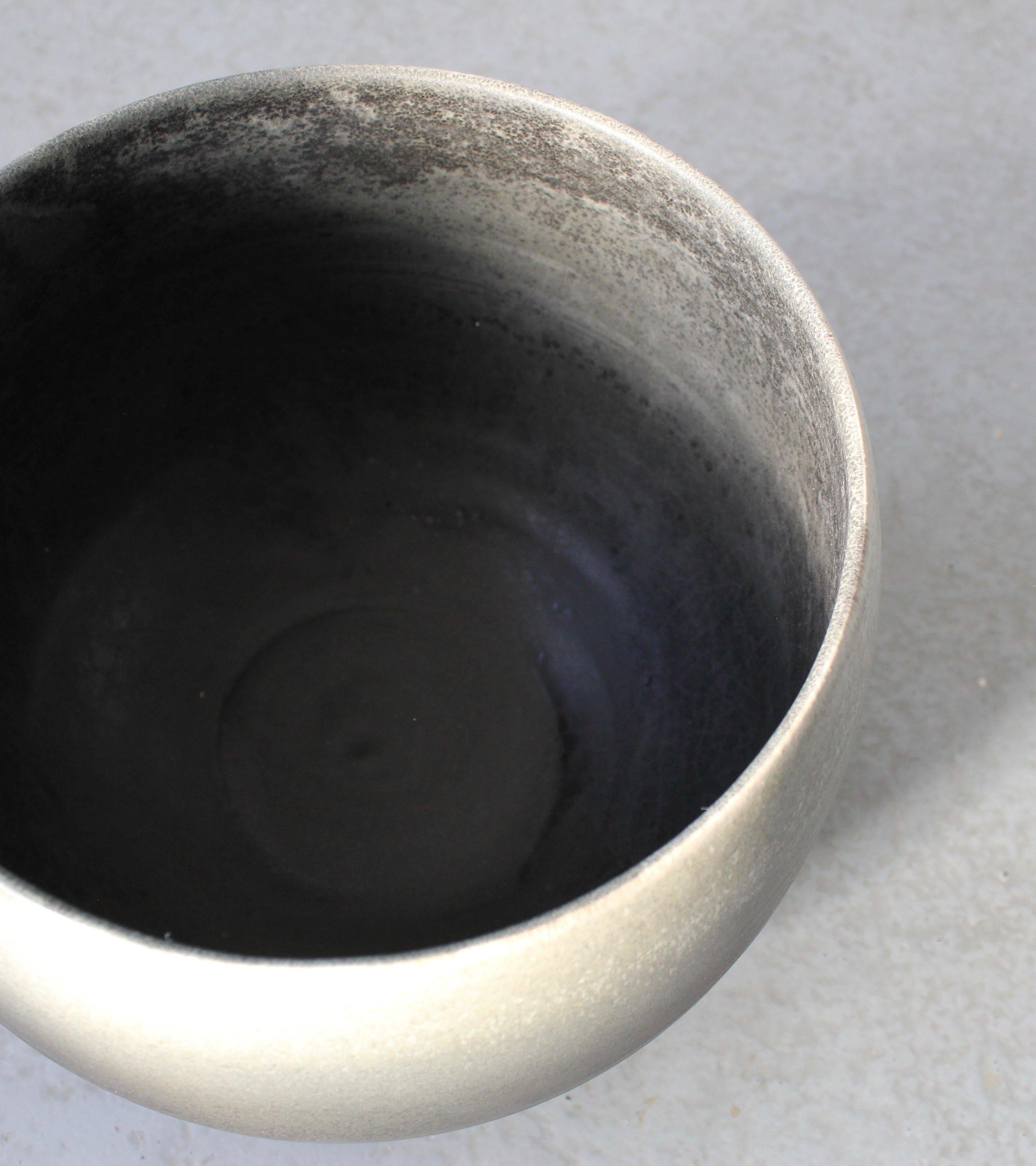 Mid-Century Modern KH Würtz Short Bonshō Bell Shaped Planter in Grey Dégradé Glaze