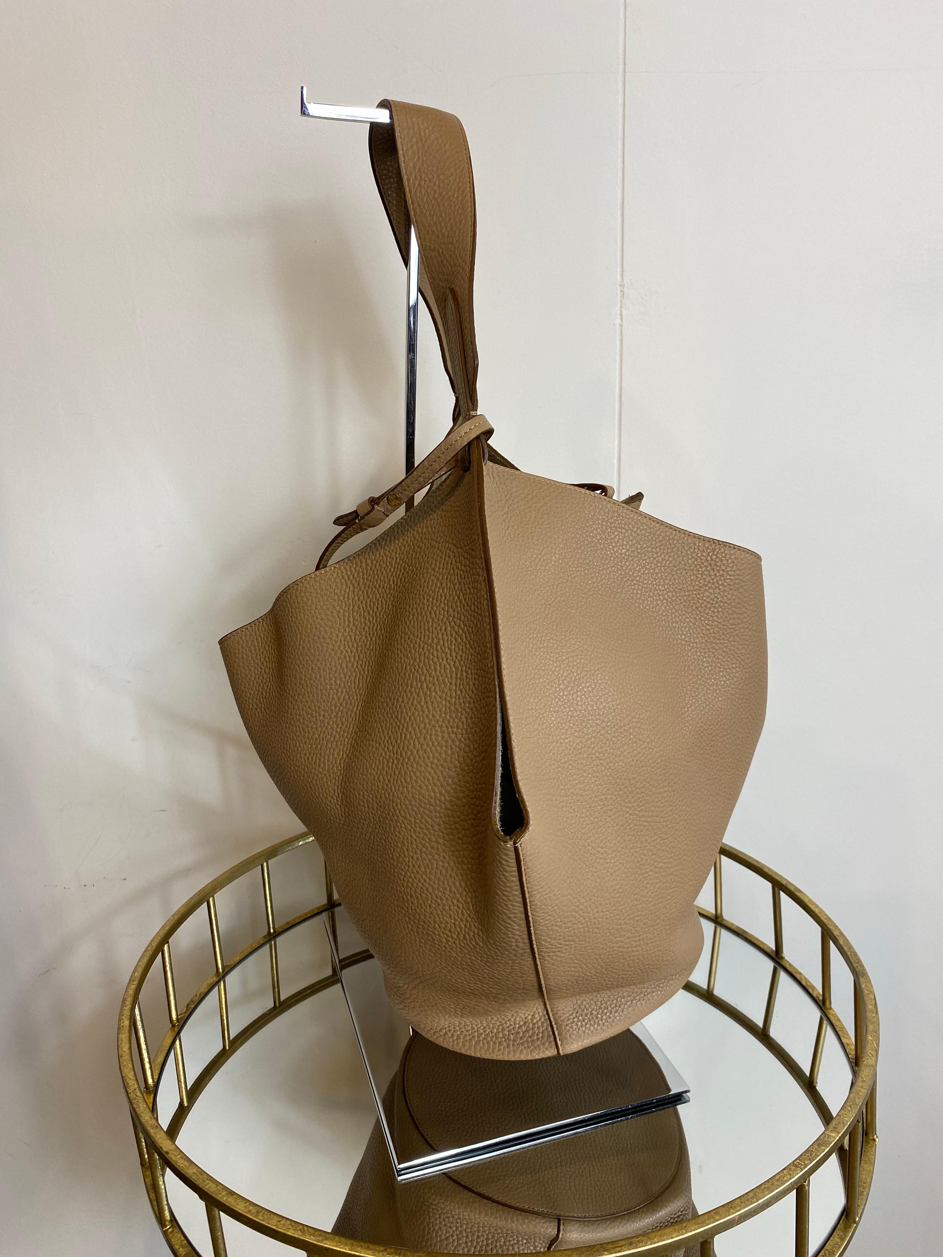 Khaite bag in beige leather. For Sale 3