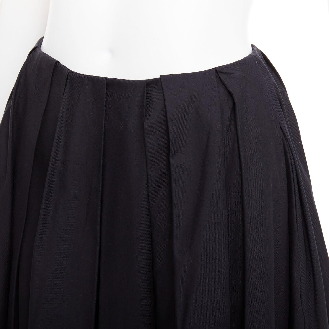 KHAITE nero 100% cotone fascia invisibile in vita gonna a pieghe a tutta lunghezza US2 S
Riferimento: SNKO/A00575
Marchio: Khaite
Materiale: Cotone
Colore: nero
Modello: Tinta unita
Chiusura: zip
Dettagli extra: Vita invisibile.
Prodotto in: