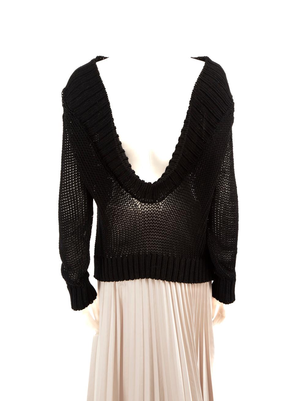 Noir Pull en maille ouverte noire, taille S en vente