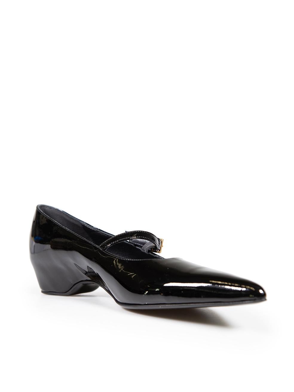 L'ÉTAT est très bon. L'usure des chaussures est minime. Abrasion sur la boîte à orteils gauche, le contrefort gauche et le côté droit de la chaussure droite sur cet article de revente de designer Khaite d'occasion.
 
 Détails
 
 
 Modèle : Sybil
 
