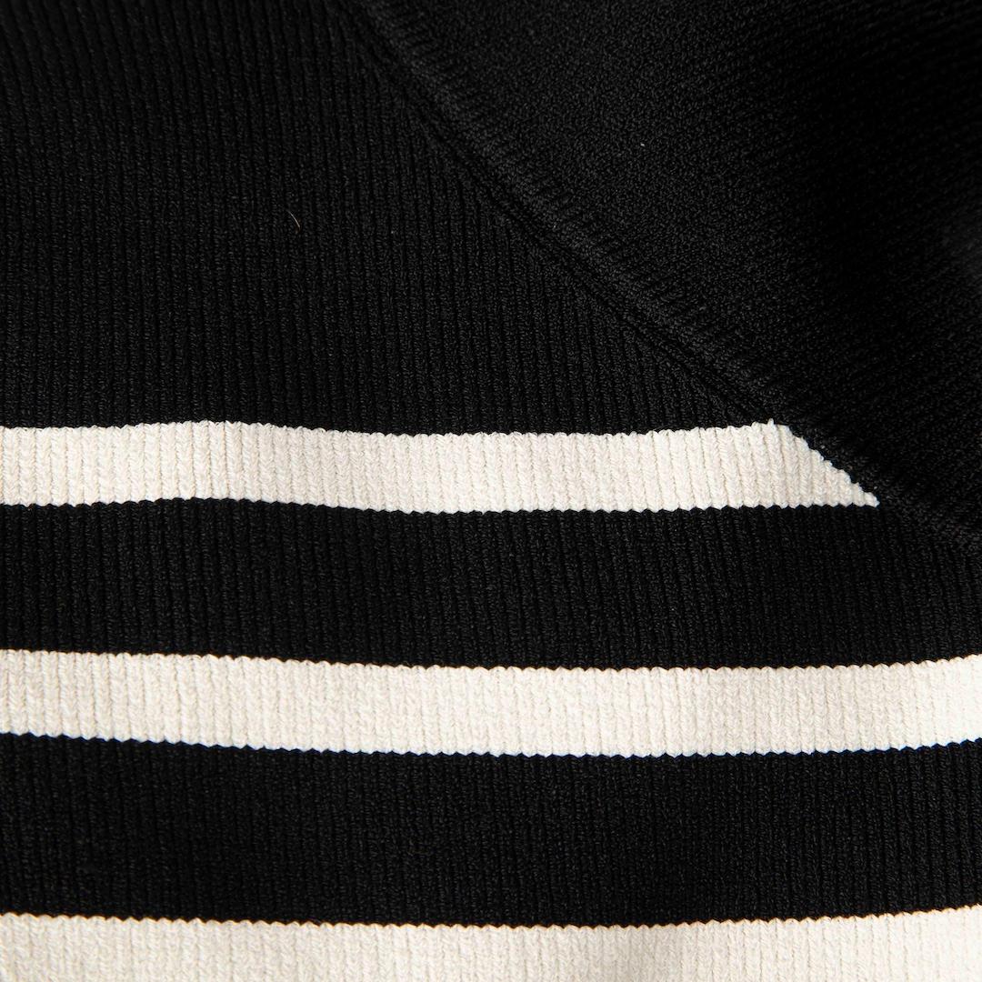 Nero Khaite Top in maglia a righe bianche e nere taglia S.S. White in vendita