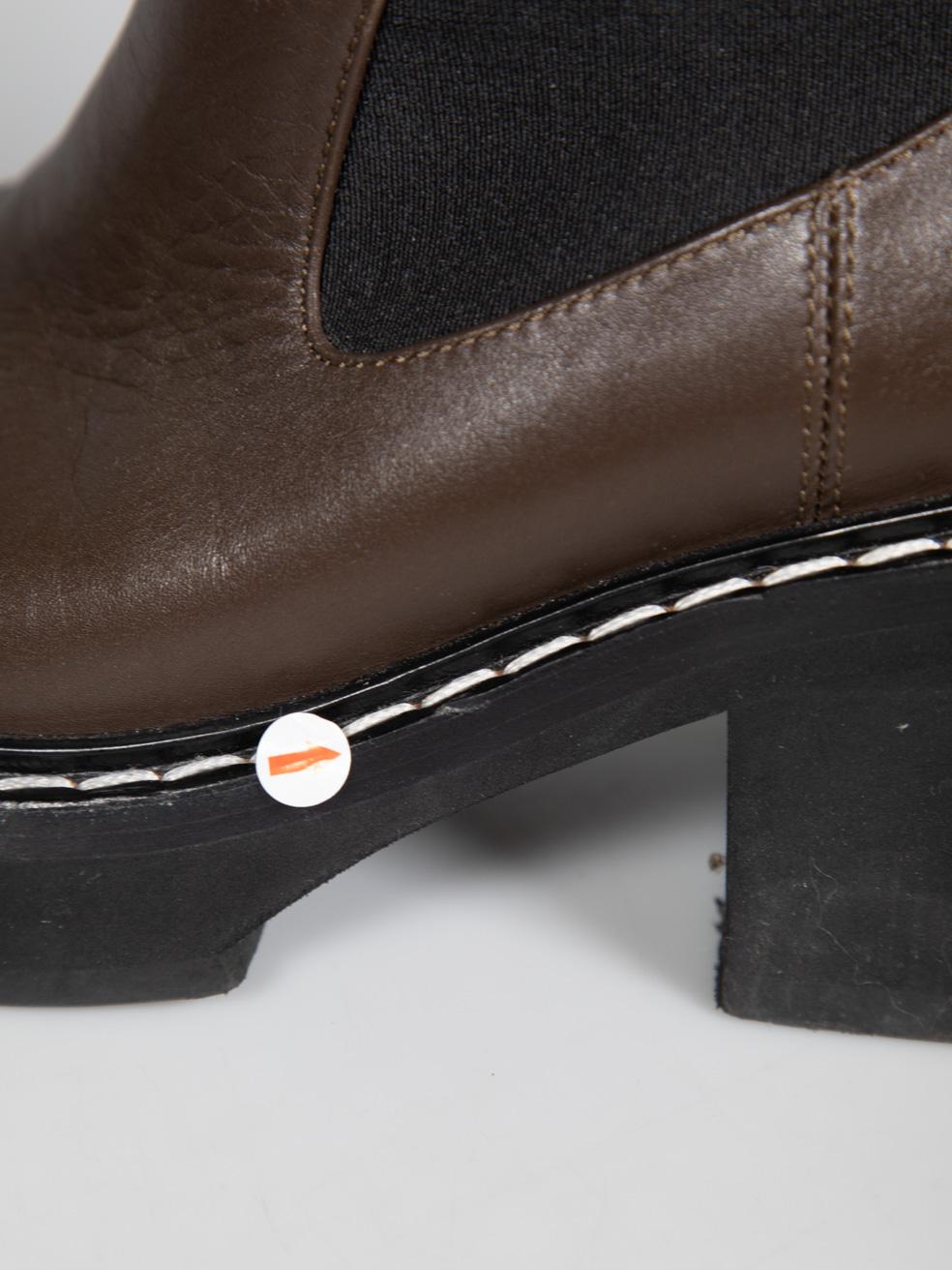 Khaite Botas de piel marrón con puntera de almendra tamaño IT 36.5 en venta 2