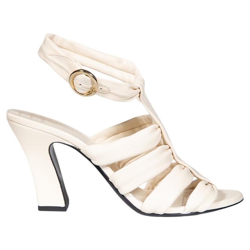 Khaite - Sandali con tacco a strappo in pelle ecru - taglia IT 41