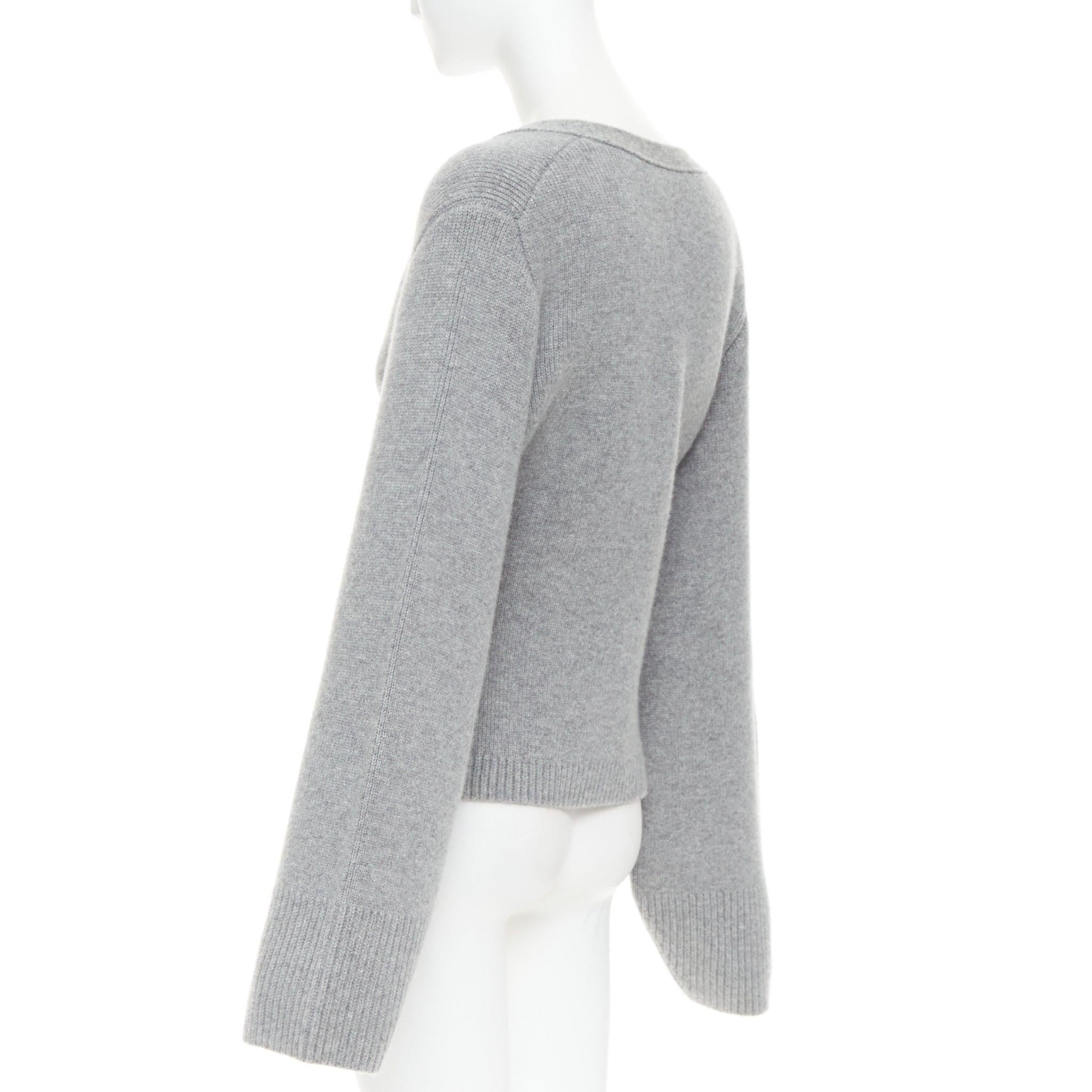 KHAITE The Scarlet cardigan à col en V à poignets géométriques en cachemire gris XS en vente 2